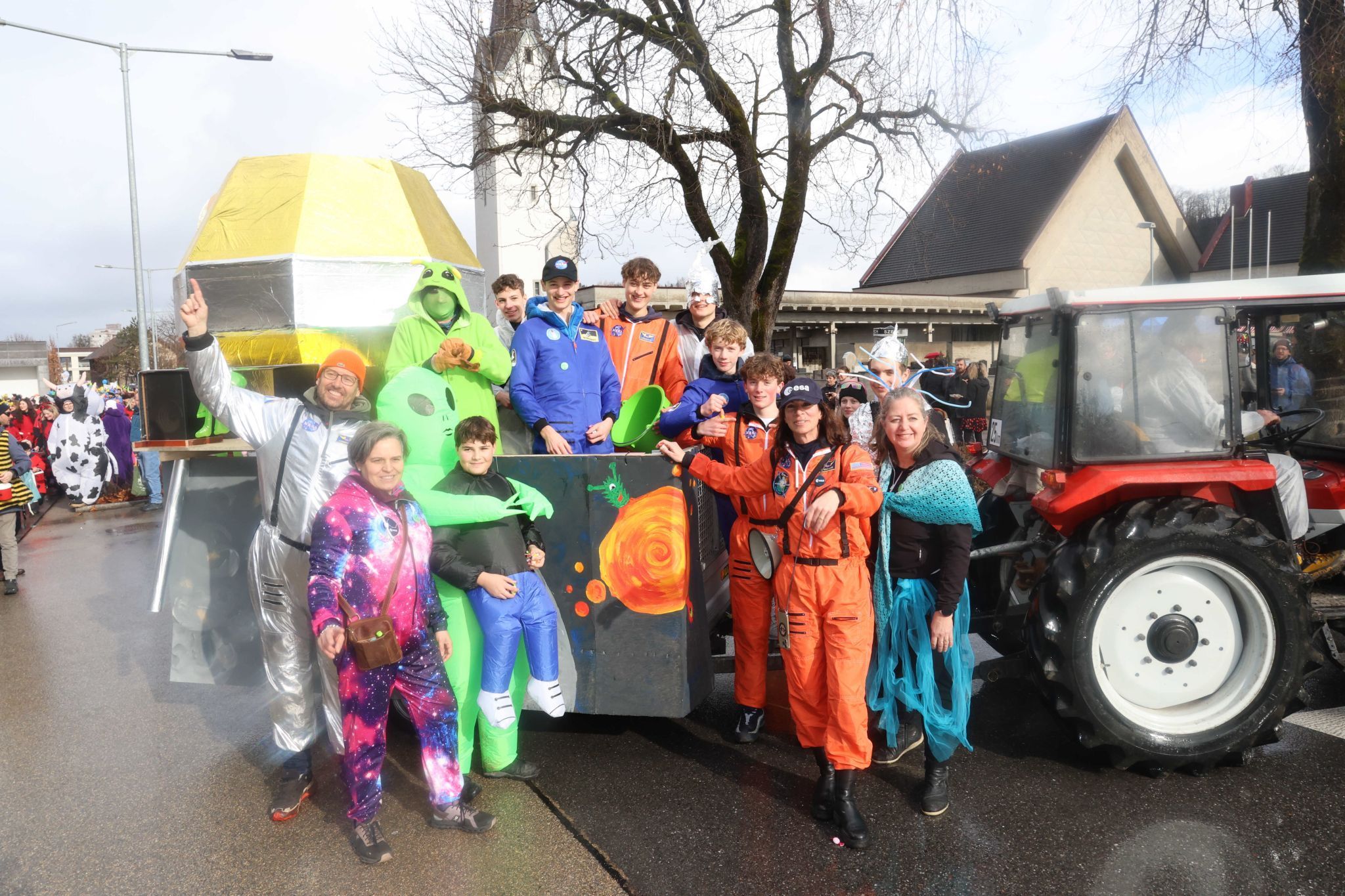 Vorstandsmitglieder und Wagenbauer des Vereins 