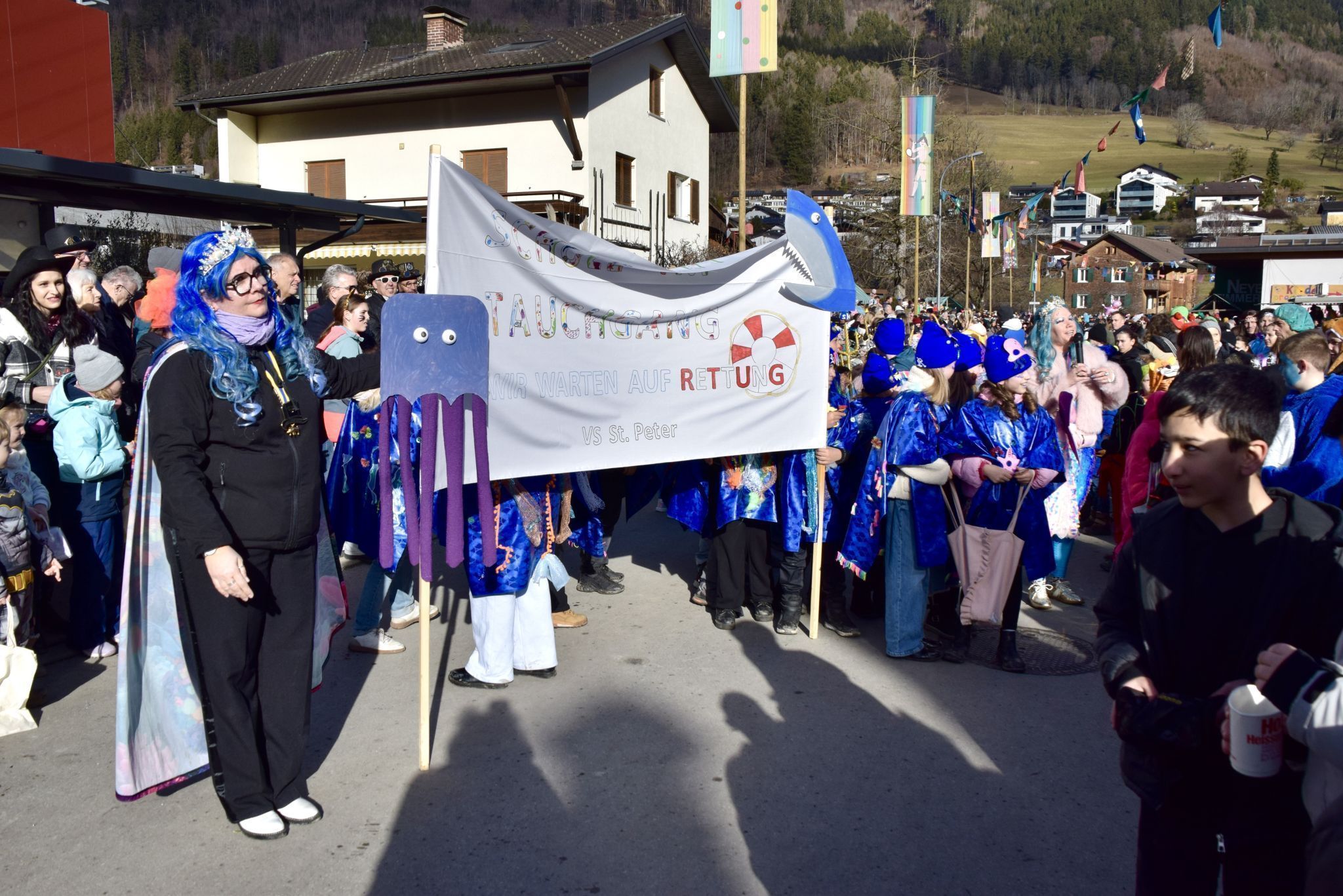 Die Volksschule St. Peter in Bludenz schrieb auf ihr Transparent: 