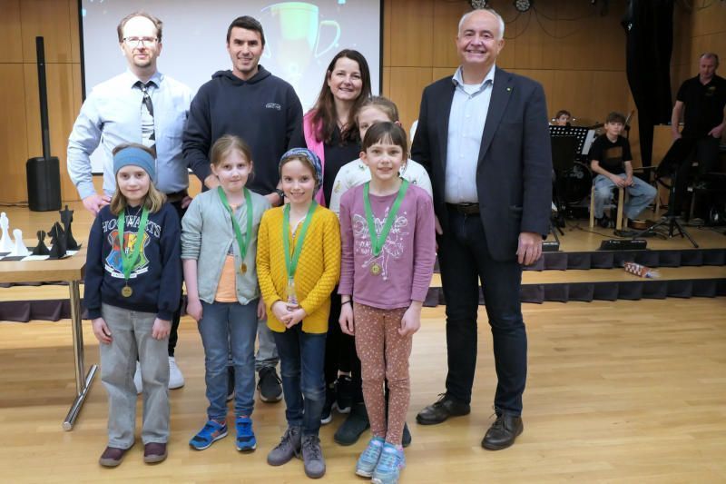 Siegerehrung mit Bürgermeister und dem OK-Team.