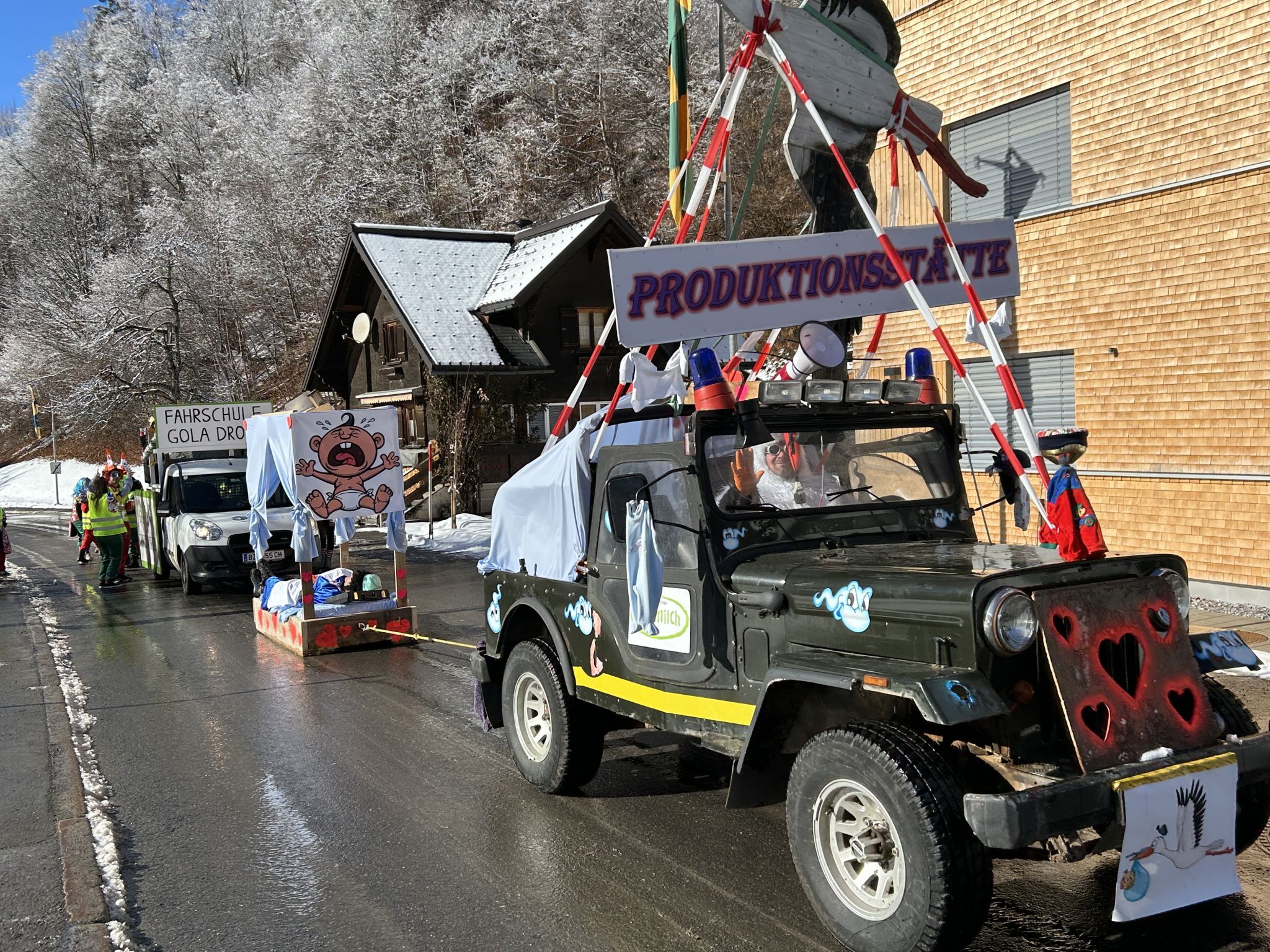 Impressionen vom Faschingsumzug in Partenen  (Bildergalerie)
