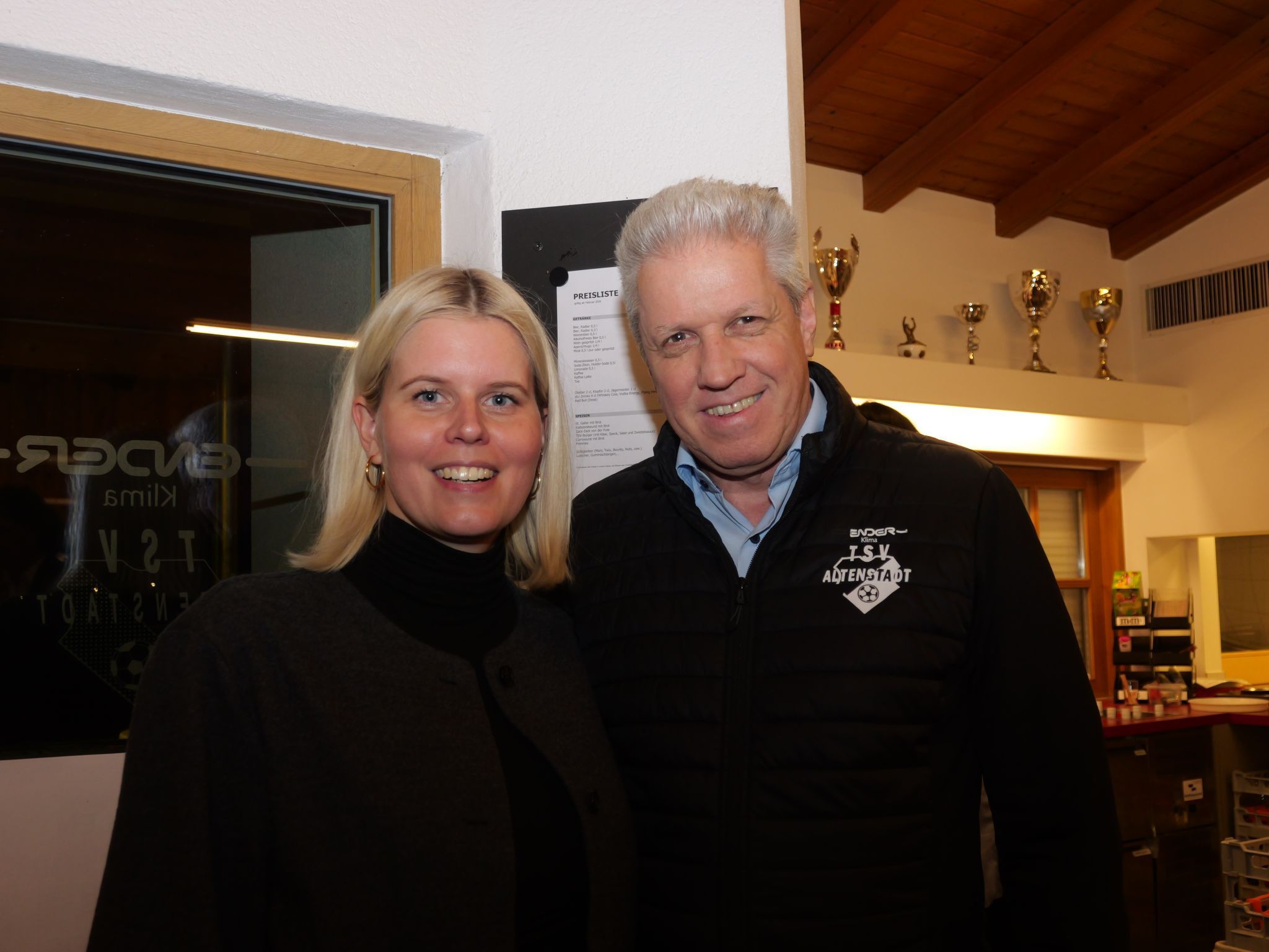 Landesrätin Julia Berchtold und Jürgen Dietrich, Obmann TSV Altenstadt.