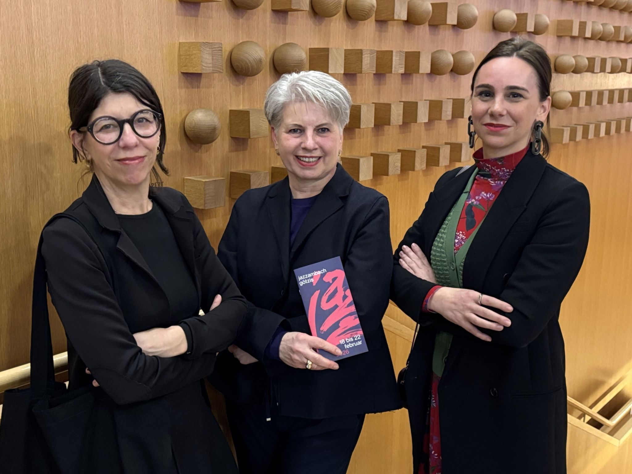 Susanne Fink (Kulturabteilung Land Vlbg.), Brigitte Plemel (Verein jazzambach) und Kulturamtsleiterin Claudia Voit.