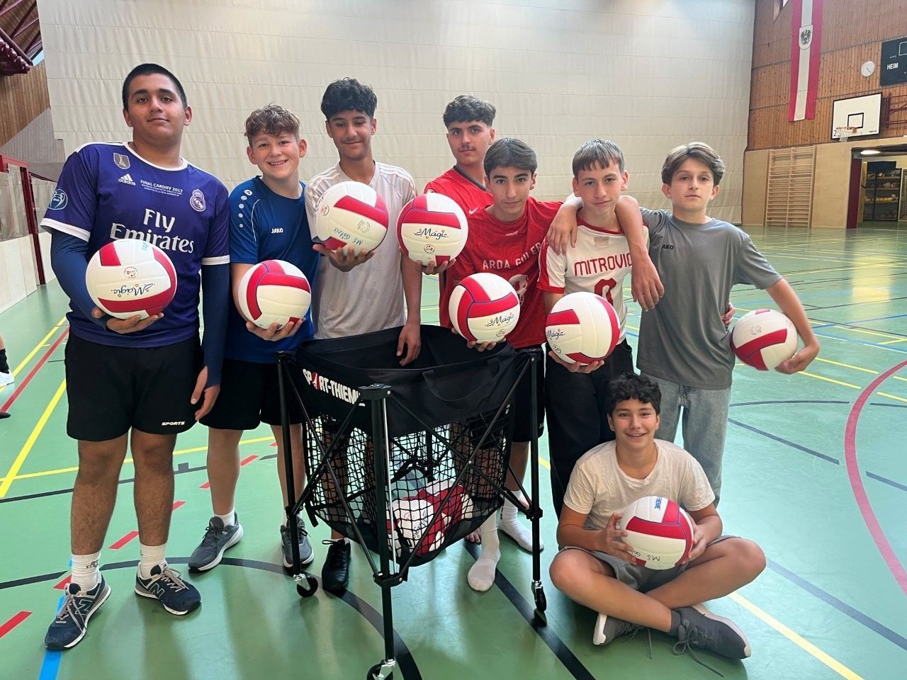 Boys-Team Volleyball: Ilia, Wojciech,  Muhamed, Patrick, Emir, Leon, Alman, Ceyhun (4. Klassen).