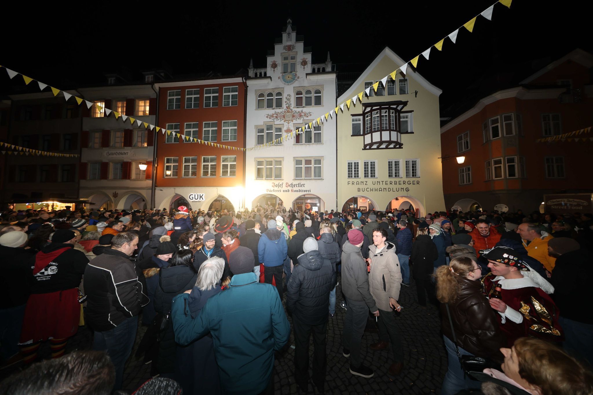 Narrenmesse im Feldkircher Dom und Gugga-Spektakel in Feldkirchs Innenstadt (Bildergalerie)