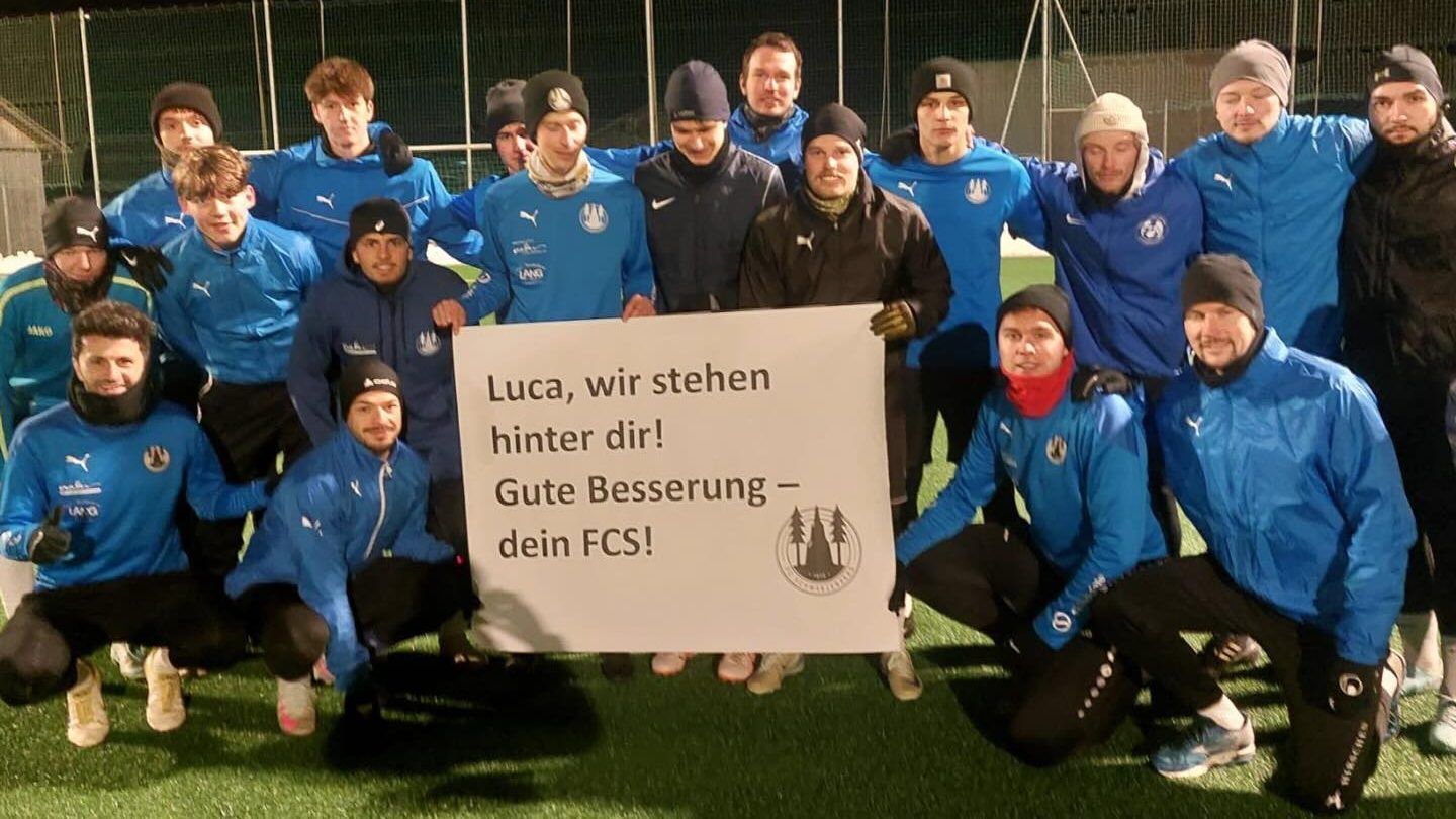 Die Mannschaft wünscht Brenner viel Glück. 