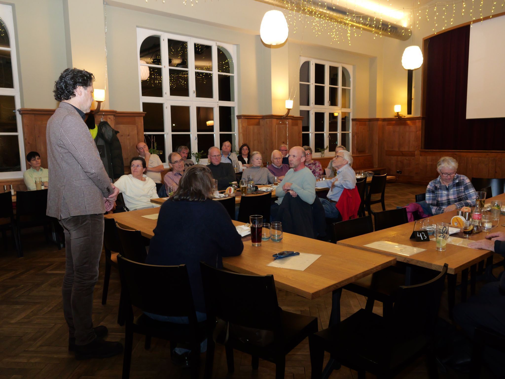 Gut besuchter Ortsteilsprechtag in Tisis: Viele Bürger nutzten die Gelegenheit, ihre Anliegen direkt an Bürgermeister Manfred Rädler zu richten.