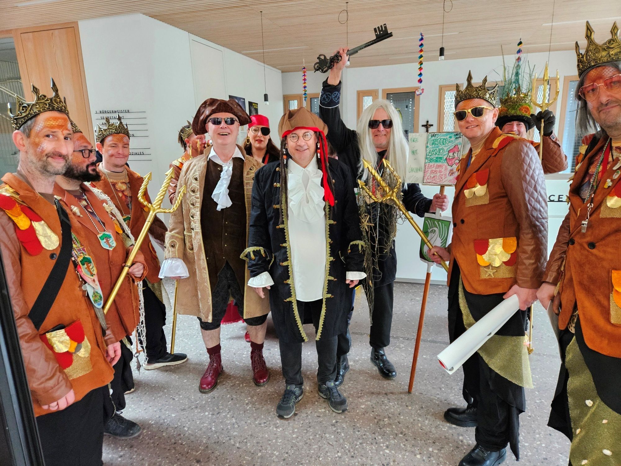 Bilder von der närrischen Machtübernahme mit „Bürgermeister-Absetzung“ in Lochau. (Bildergalerie)