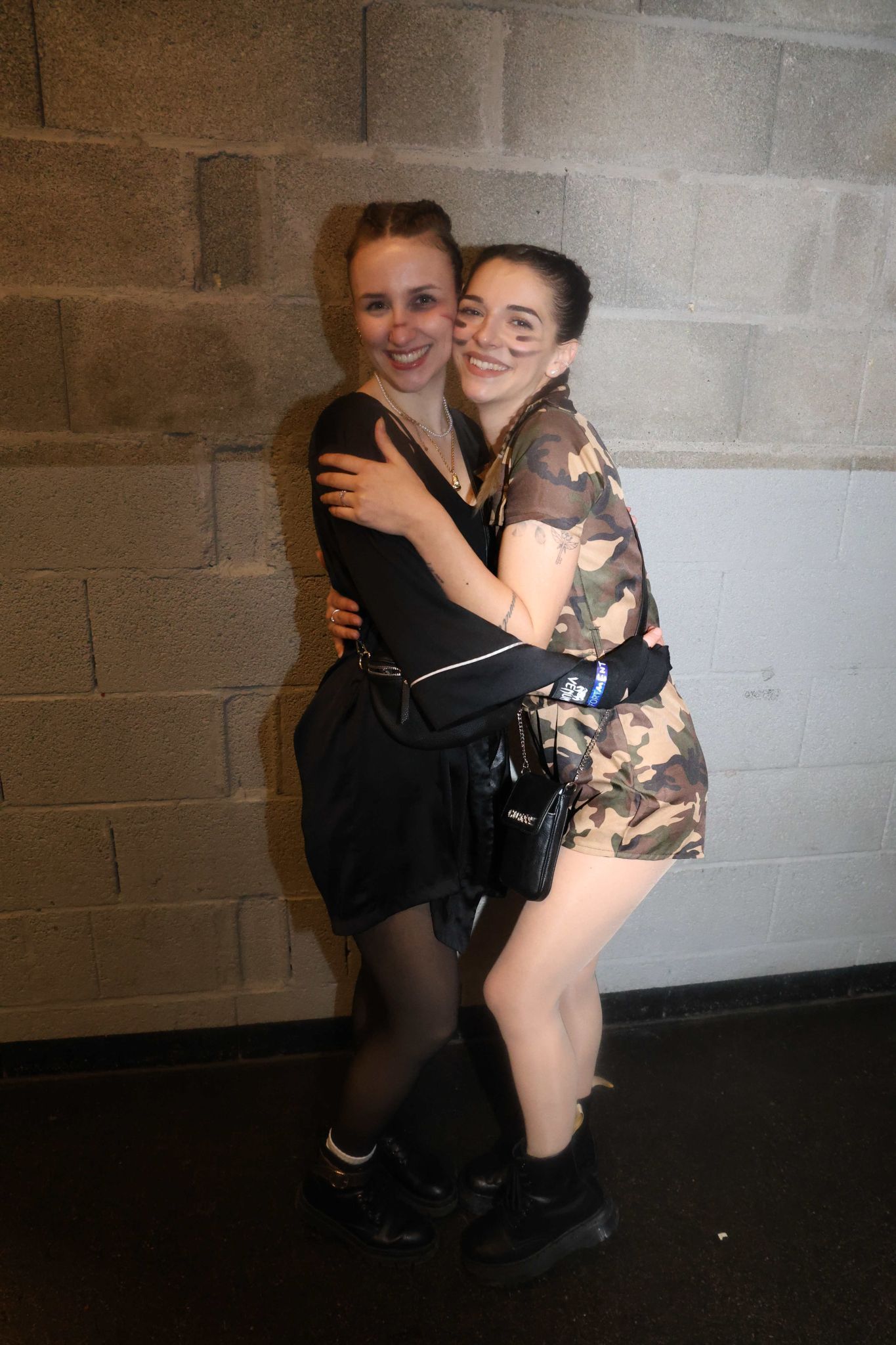 Angelina und Sara, die Erste.