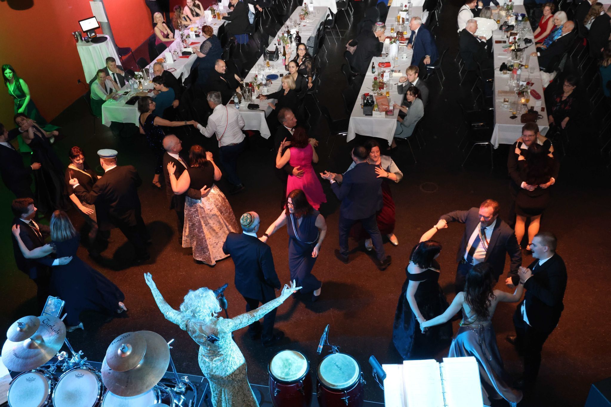 Die Farbstudent:Innen waren nicht tanzfaul.