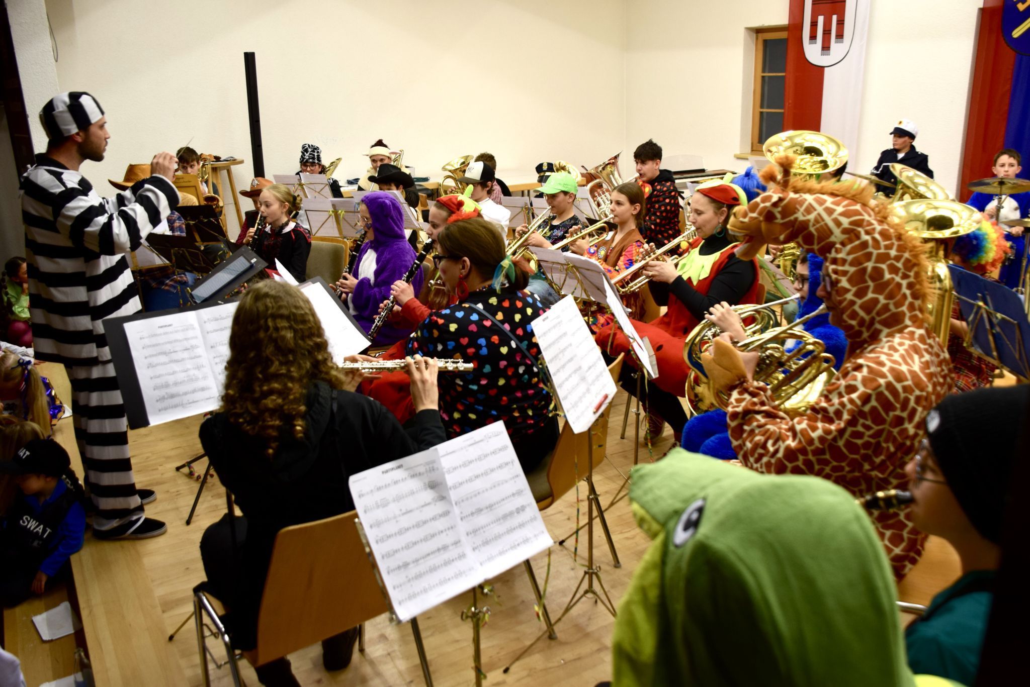 Johannes Stross dirigierte das Blasorchester.