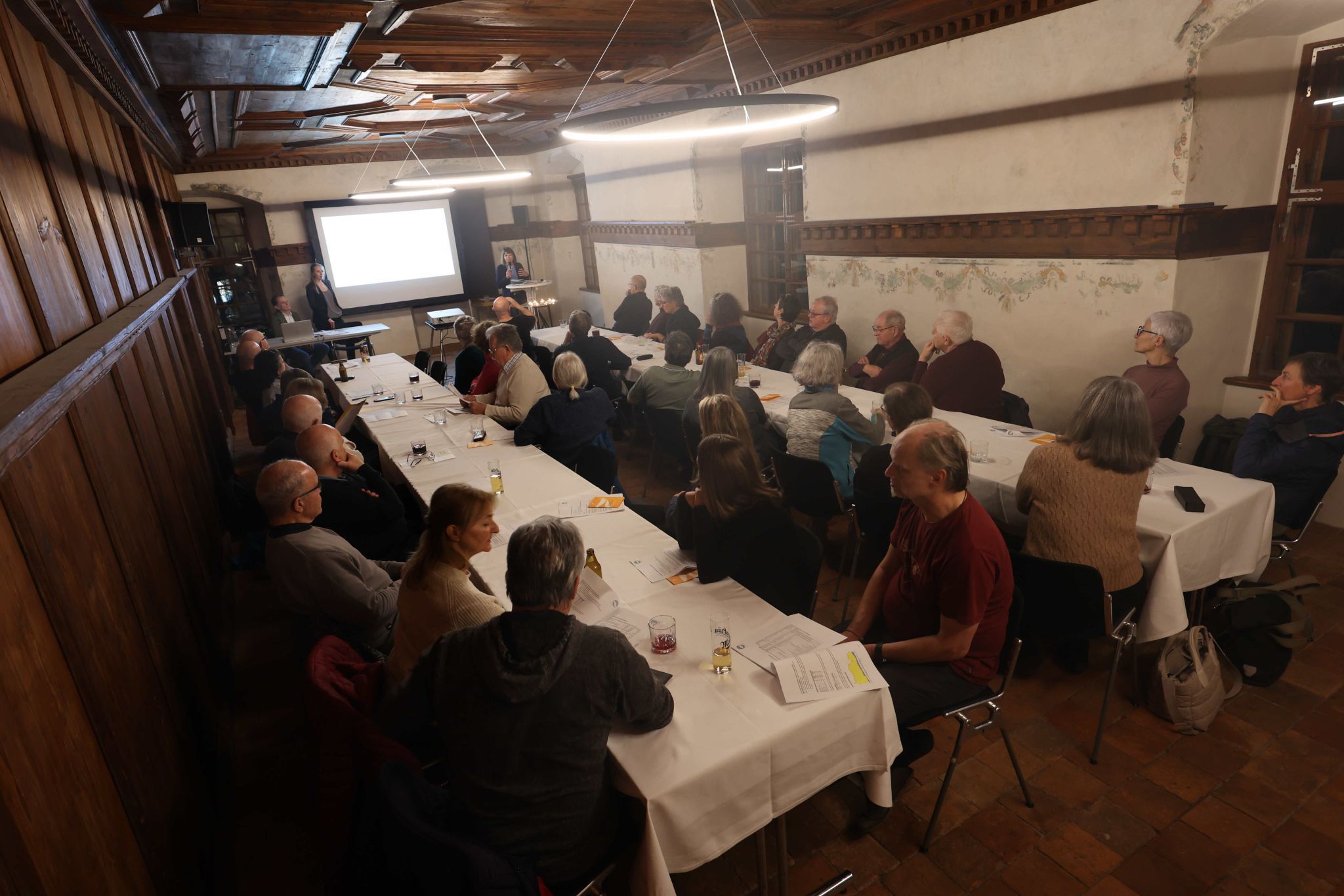 mit großem Interesse verfolgten die Teilnehmer:innen die Berichte.