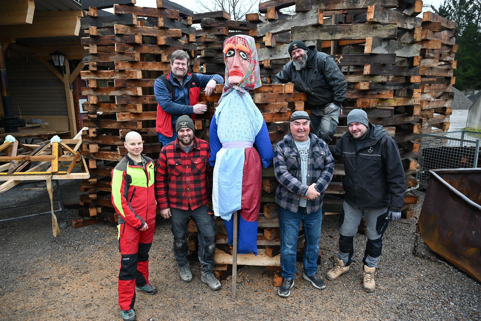 Bei der Hofstalder Funkenzunft am Keckeis-Platz ist alles parat für das große Funkenabbrennen am Sonntagabend. Sie freuen sich auf zahlreiche Besucher.