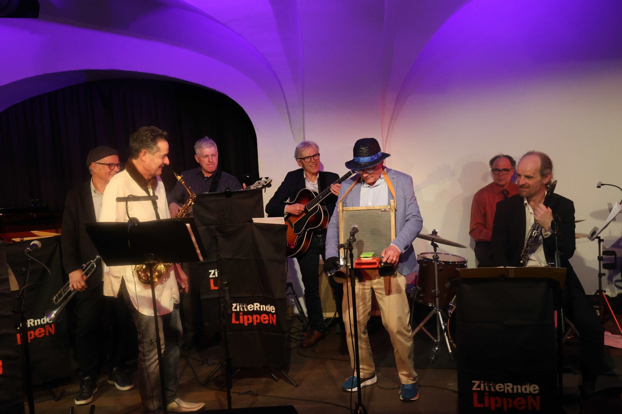 Mit Blues, Funk, Jazz und Swing erfreuten die bei den Zugaben durch Sängerin Daria Schuricht verstärkten 