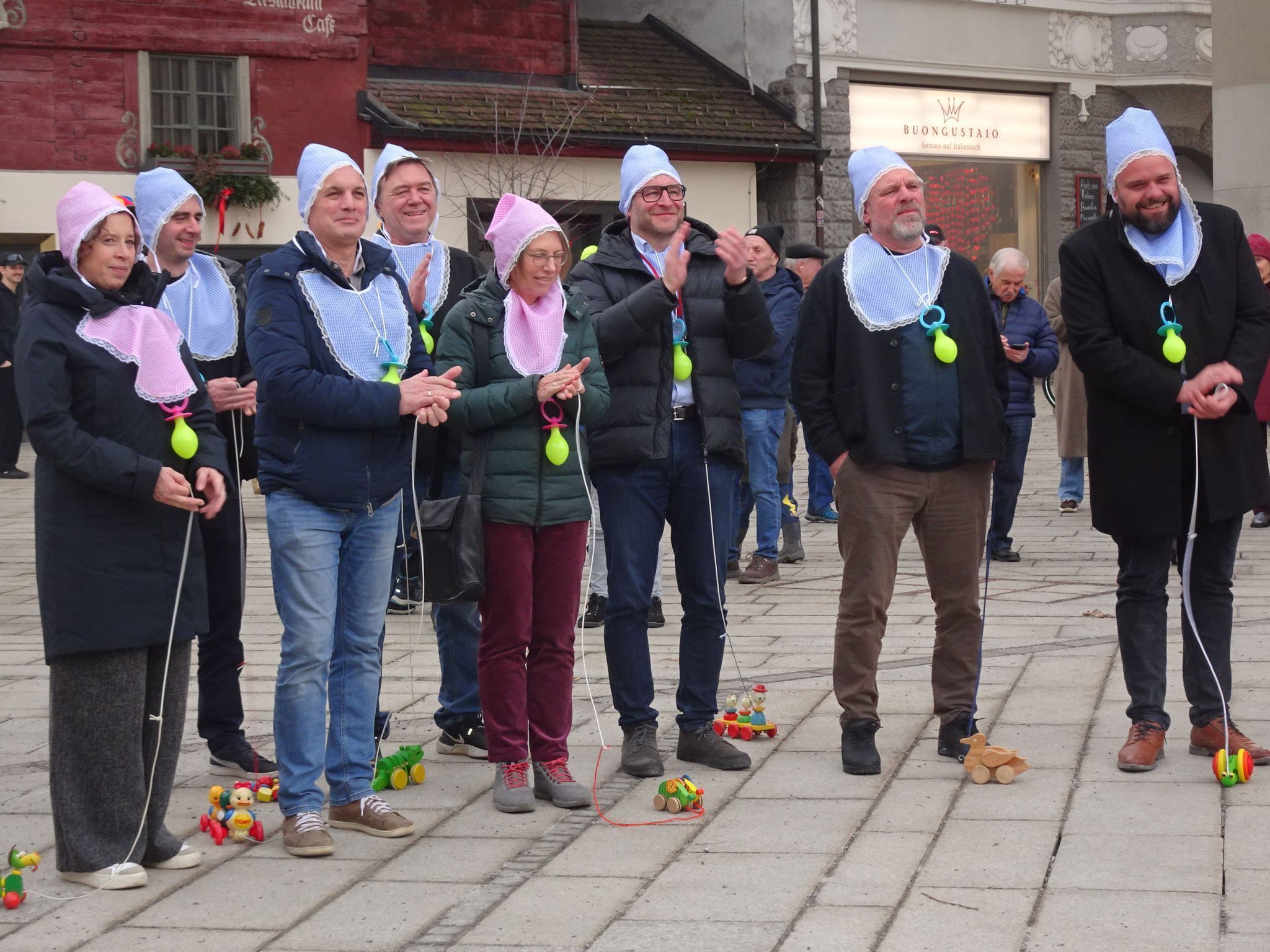 Baby-Alarm auf dem Dornbirner Marktplatz.