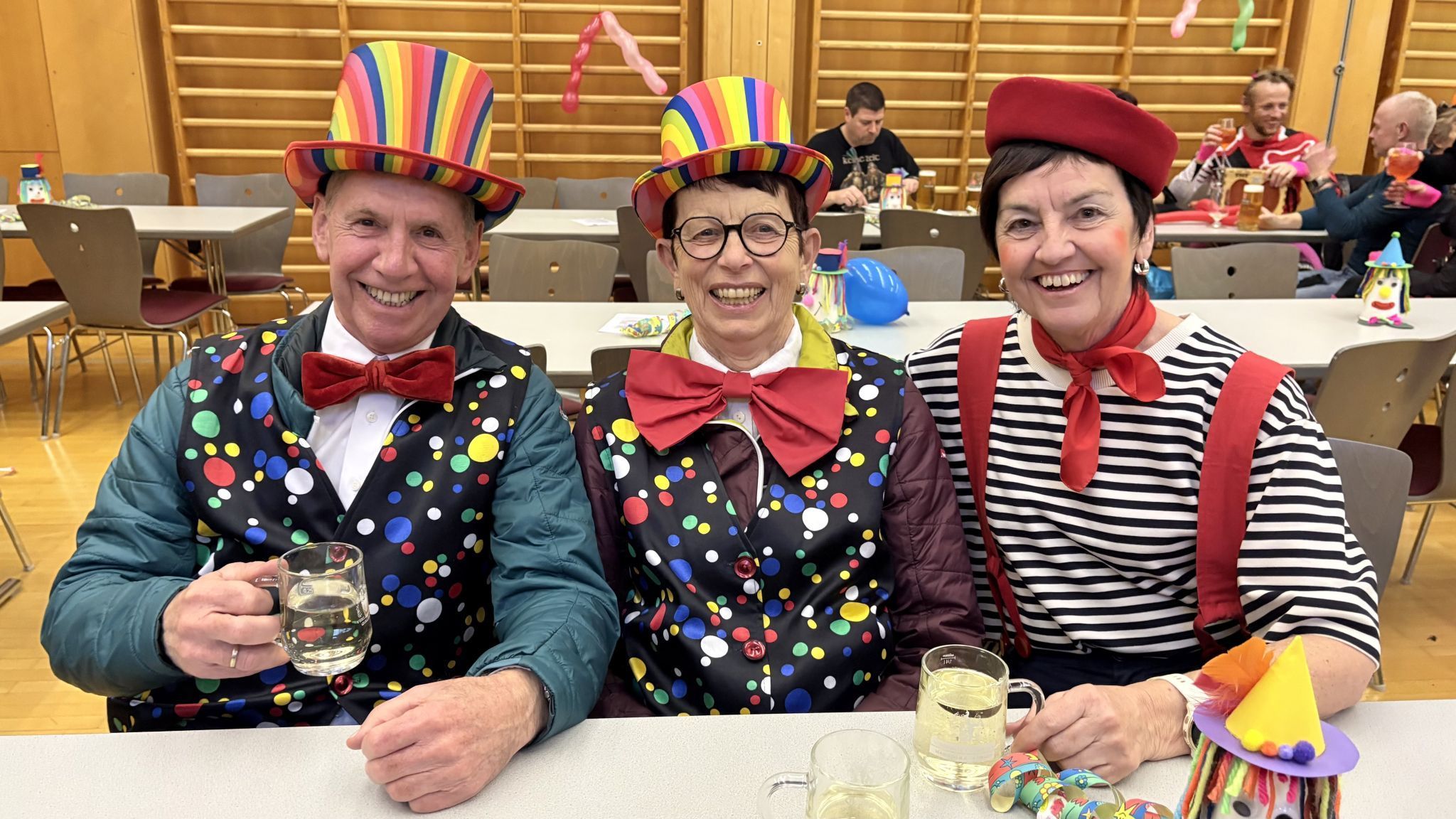 Der ehemalige Lorünser Bgm. Lothar Ladner mit Gattin Doris und einer Bekannten.