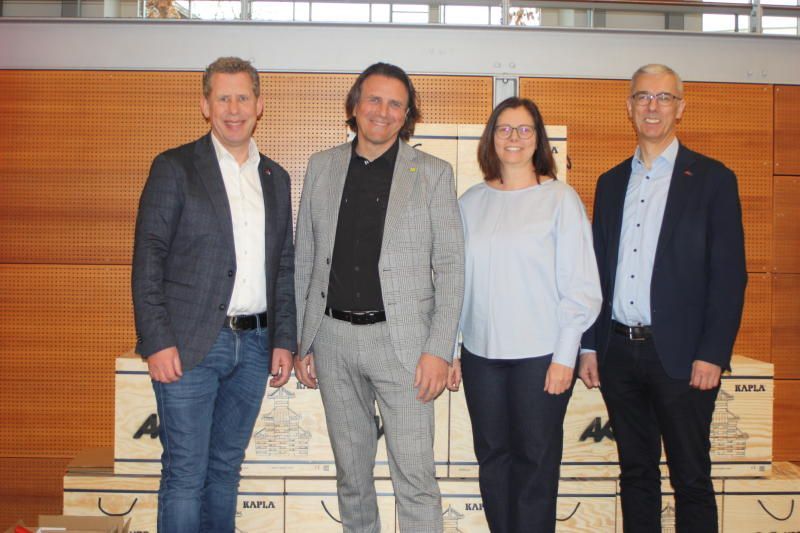 Bernhard Heinzle, Gerd Hölzl, Katharina Wöß-Krall und Andreas Lampert bauten mit den Kids selbst Kunstwerke. 