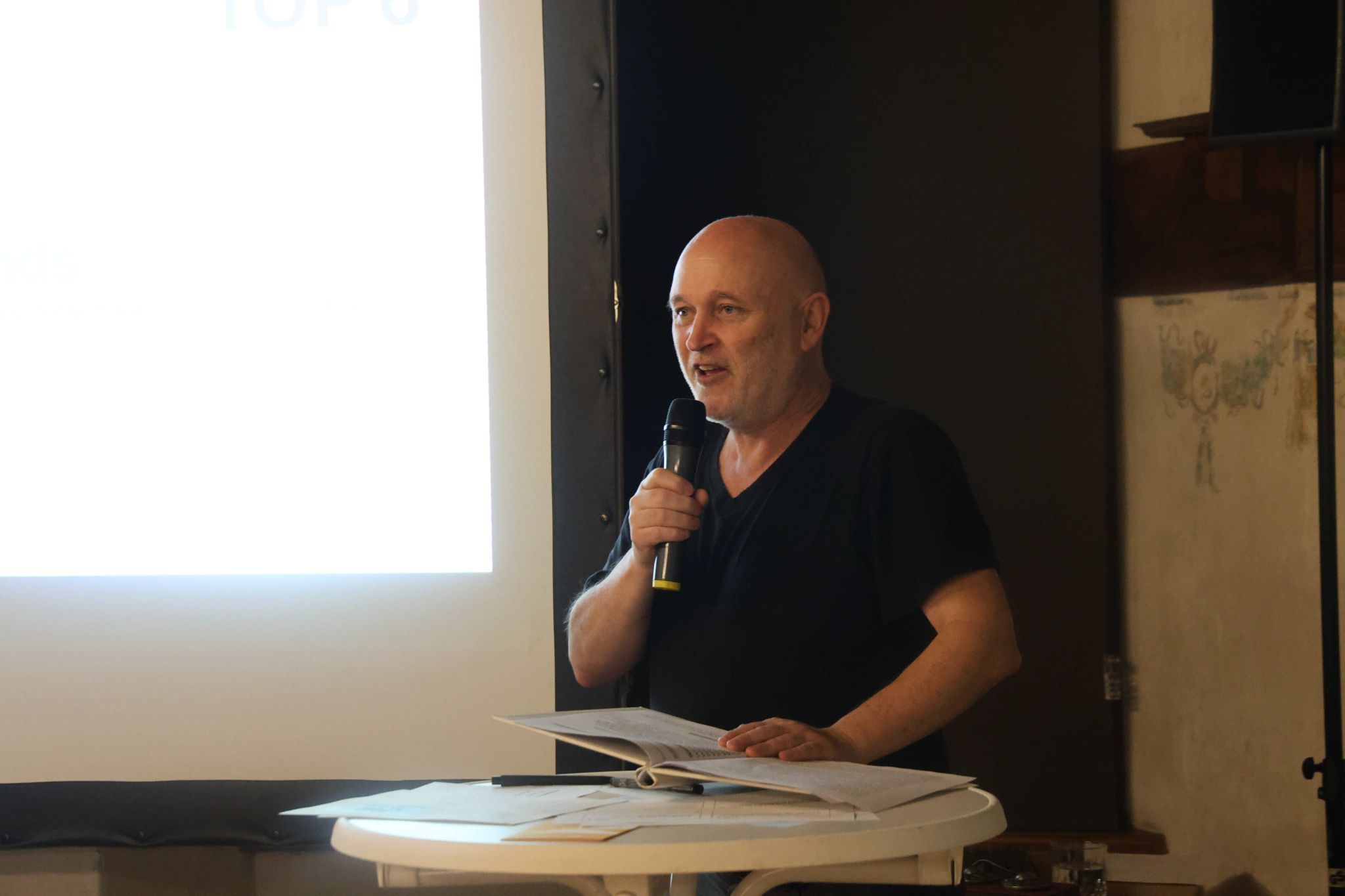 Armin Meusburger leitete die Neuwahl (Vorstand einstimmig wiederbestellt).