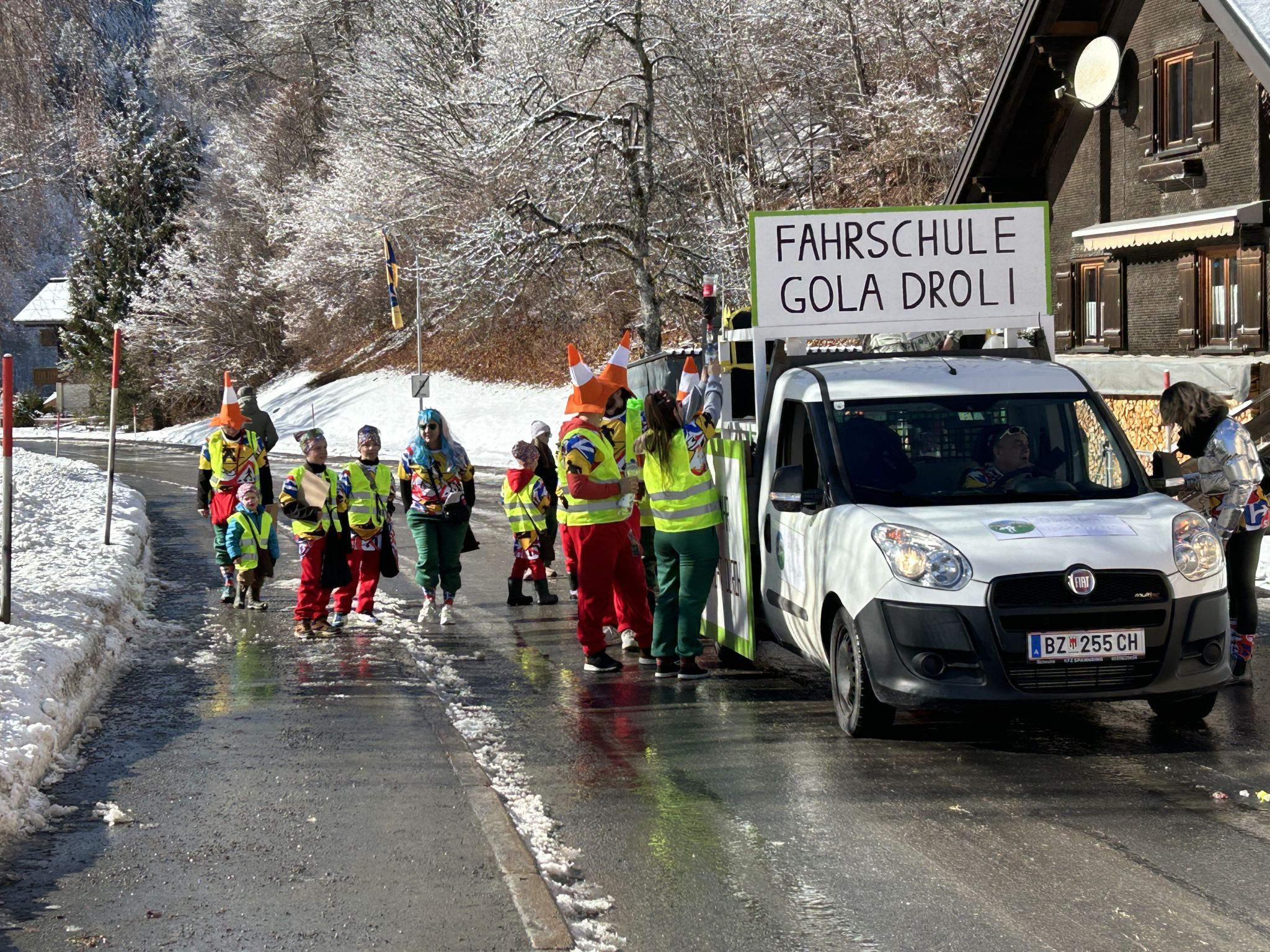 Impressionen vom Faschingsumzug in Partenen  (Bildergalerie)