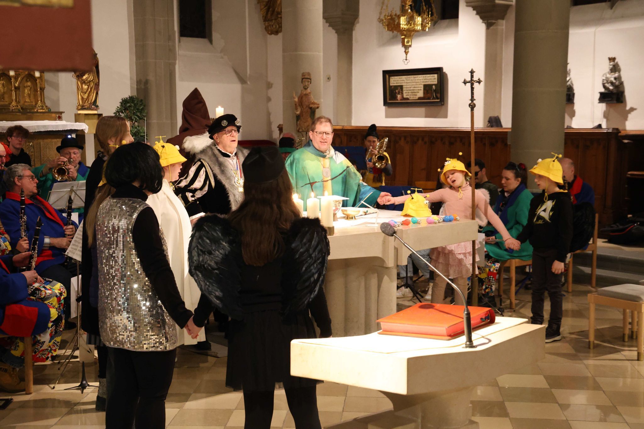 Dompfarrer Fabian Jochum mit 