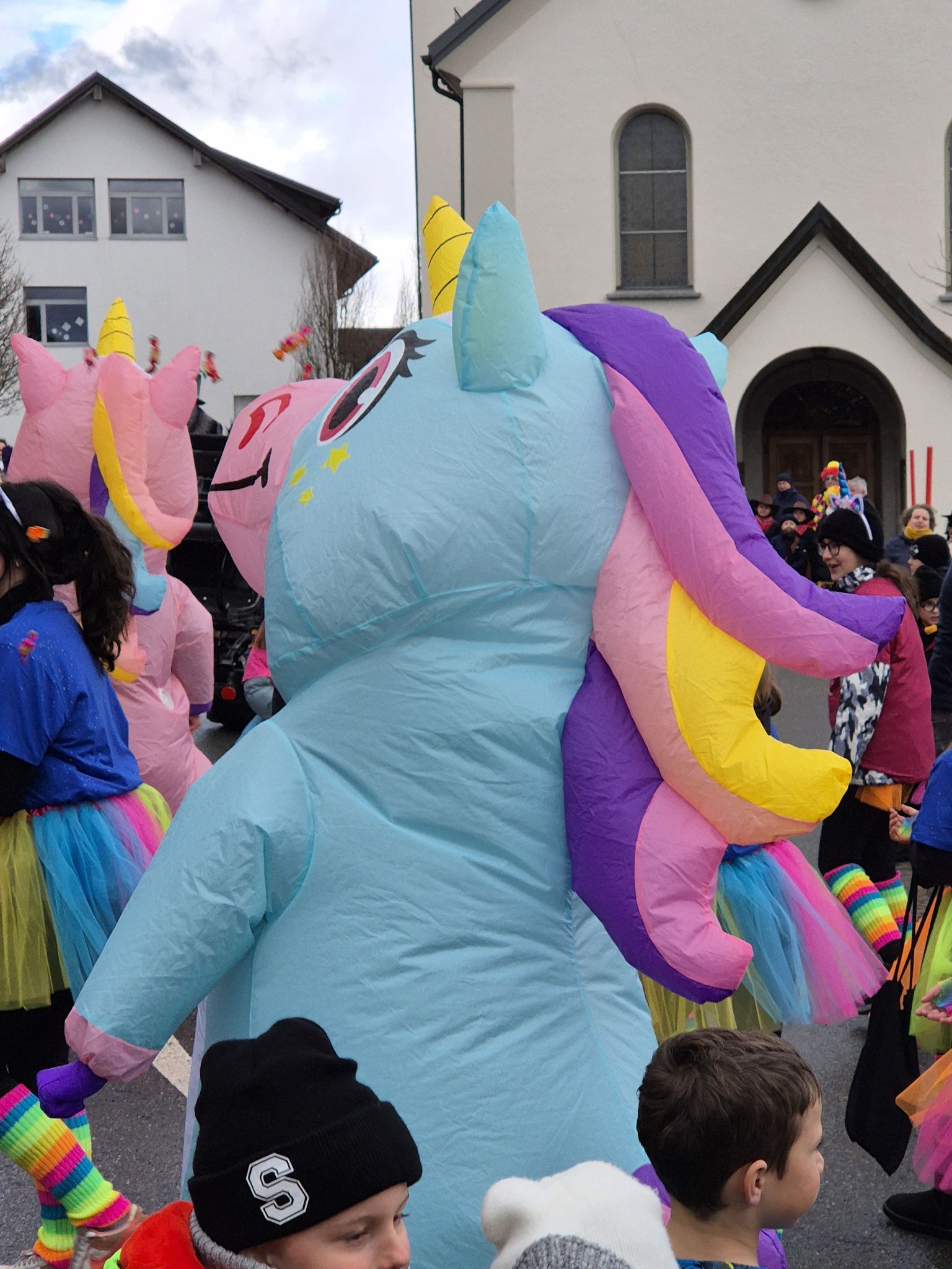 Faschingsdienstag 17. Februar 2026 zog der erste Faschingsumzug in Langen bei Bregenz durch das Dorf (Bildergalerie)