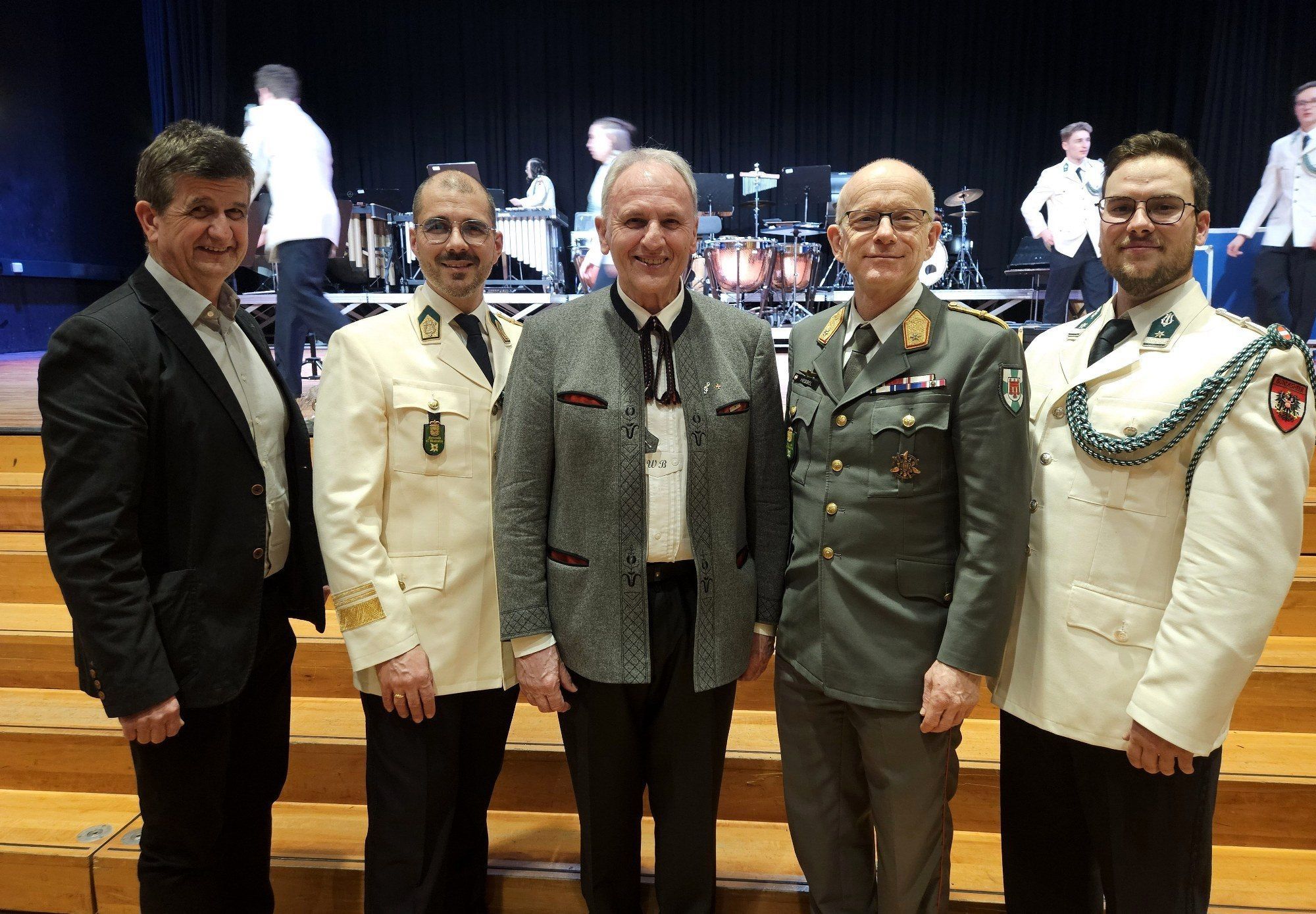 Der wiedergewählte Vorstand der Militärmusikfreunde Vorarlbergs mit dem Militärkommandanten: Obmann-Stv. und Schriftführer Erik Brugger, MilKpm. Oberstlt. Wolfram Öller, Obmann Wolfram Baldauf, Brig. Gunther Hessel und Kassier Wm Thomas Rüscher (v.l.n.r.).