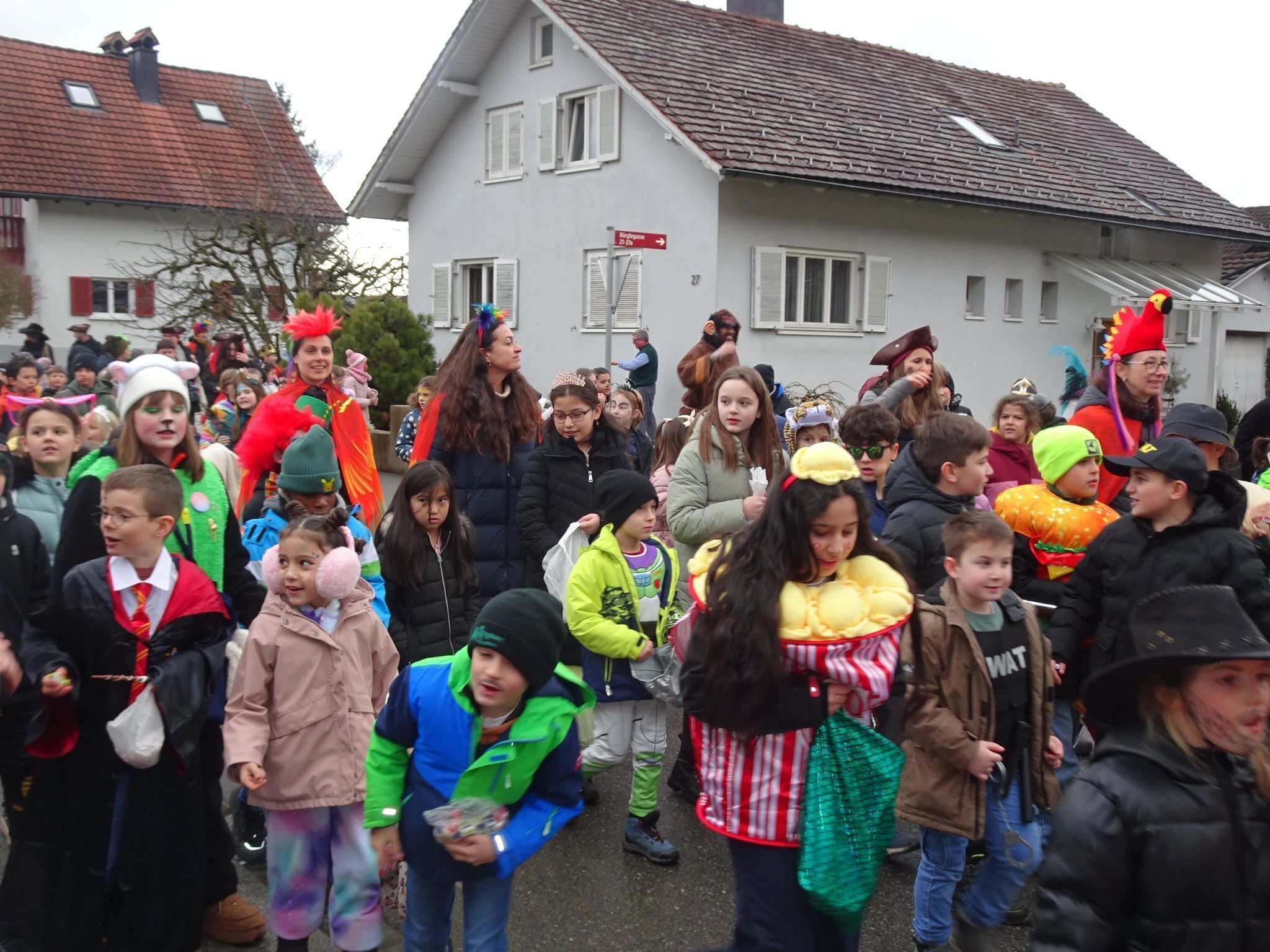 Für die Schulkinder im Hatlerdorf war der Umzug ein echtes Highlight.