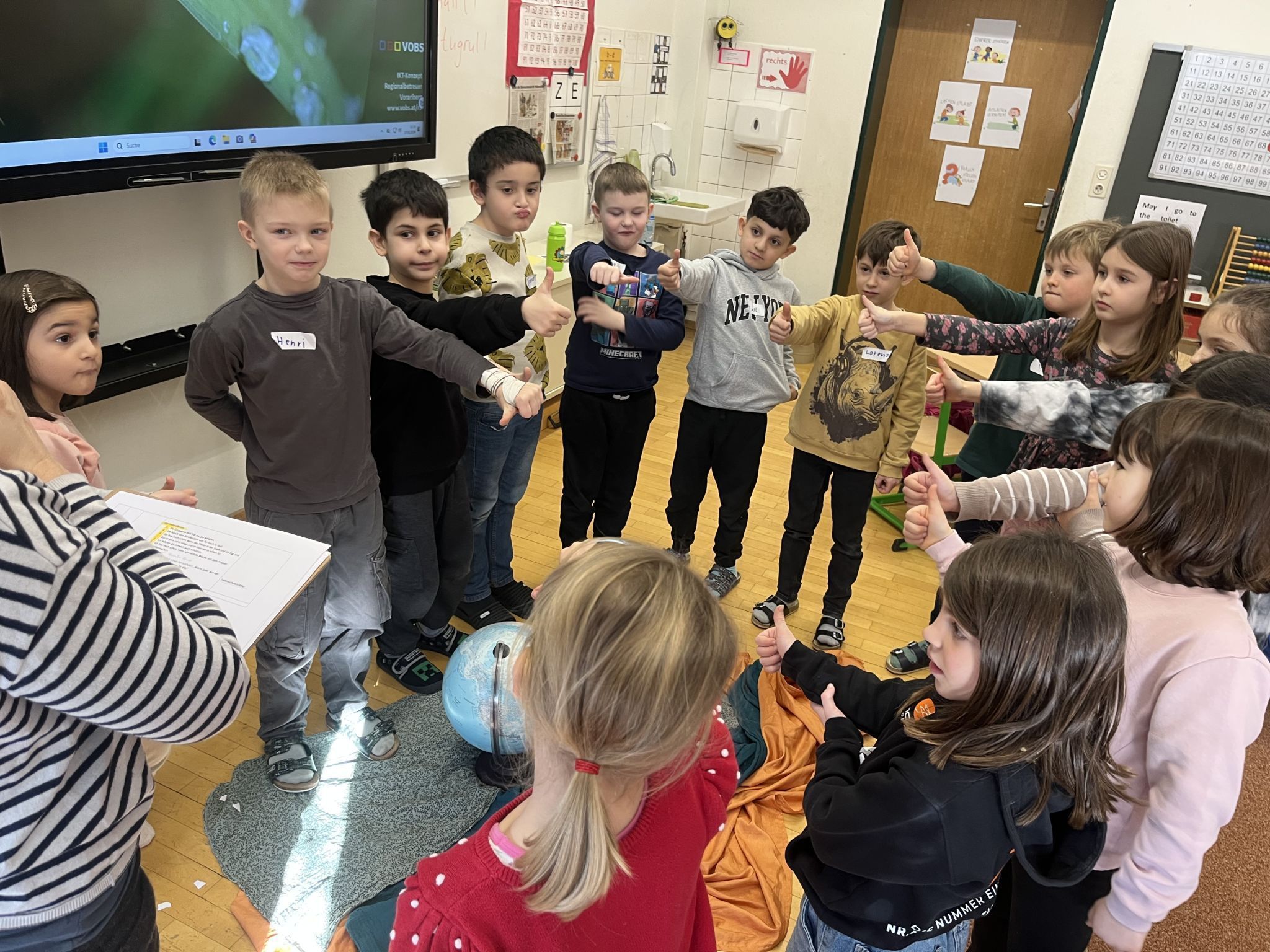 Per Daumen wurde entschieden welche Ideen es aufs Plakat schaffen. 