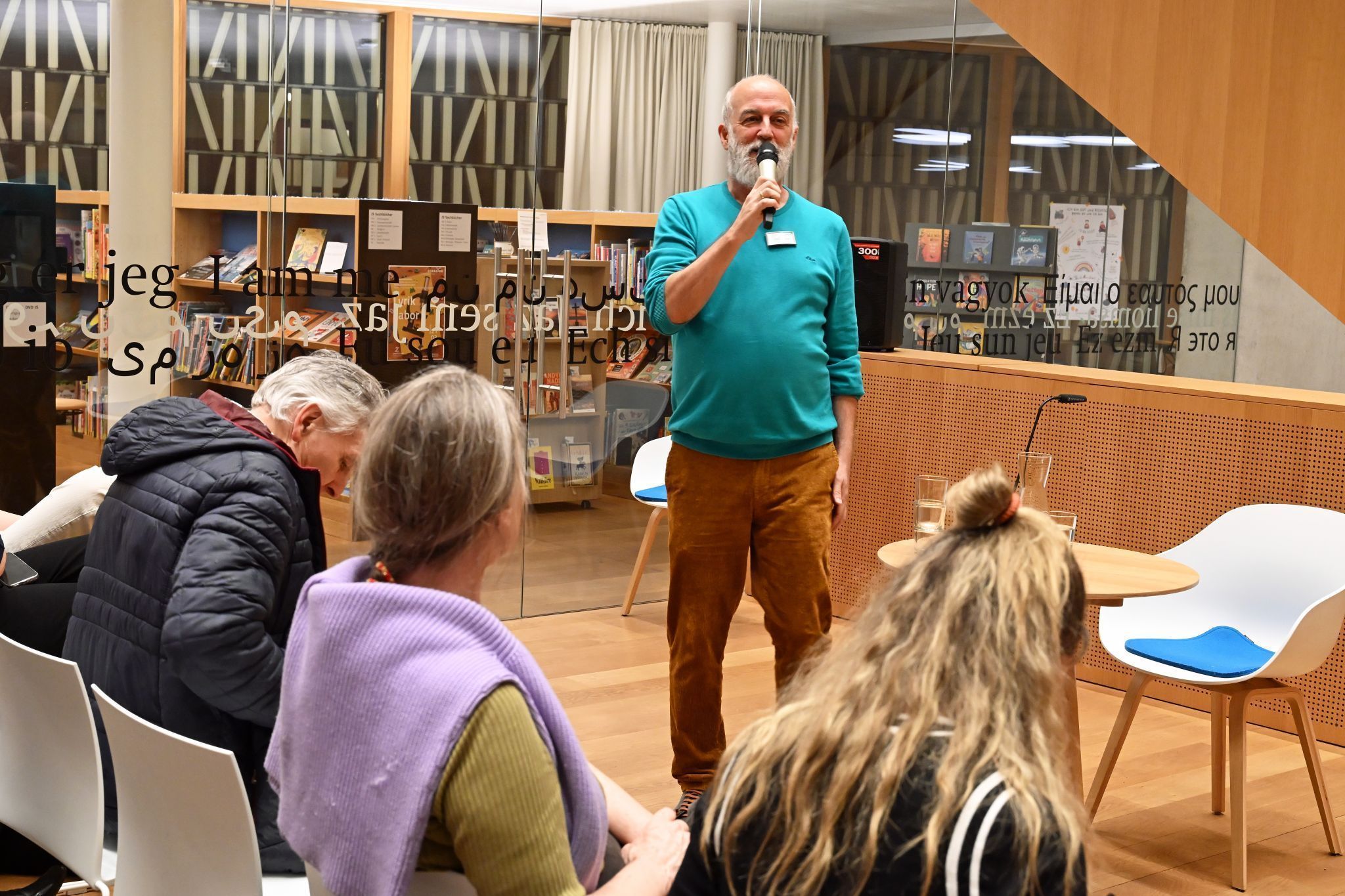 Peter Ladstätter von der Stadtbibliothek Dornbirn eröffnete die ersten Krimitage.