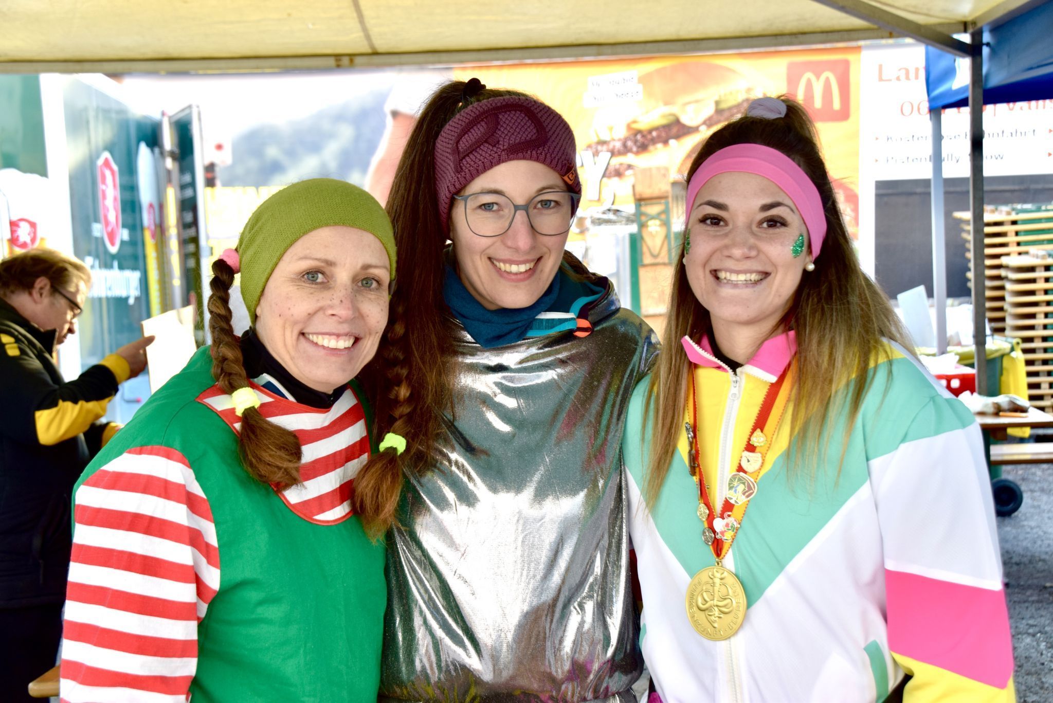 Das Trio des ULC Bludenz beteiligte sich an der Bewirtung der aktiven Umzugsteilnehmenden und der Zuschauer.