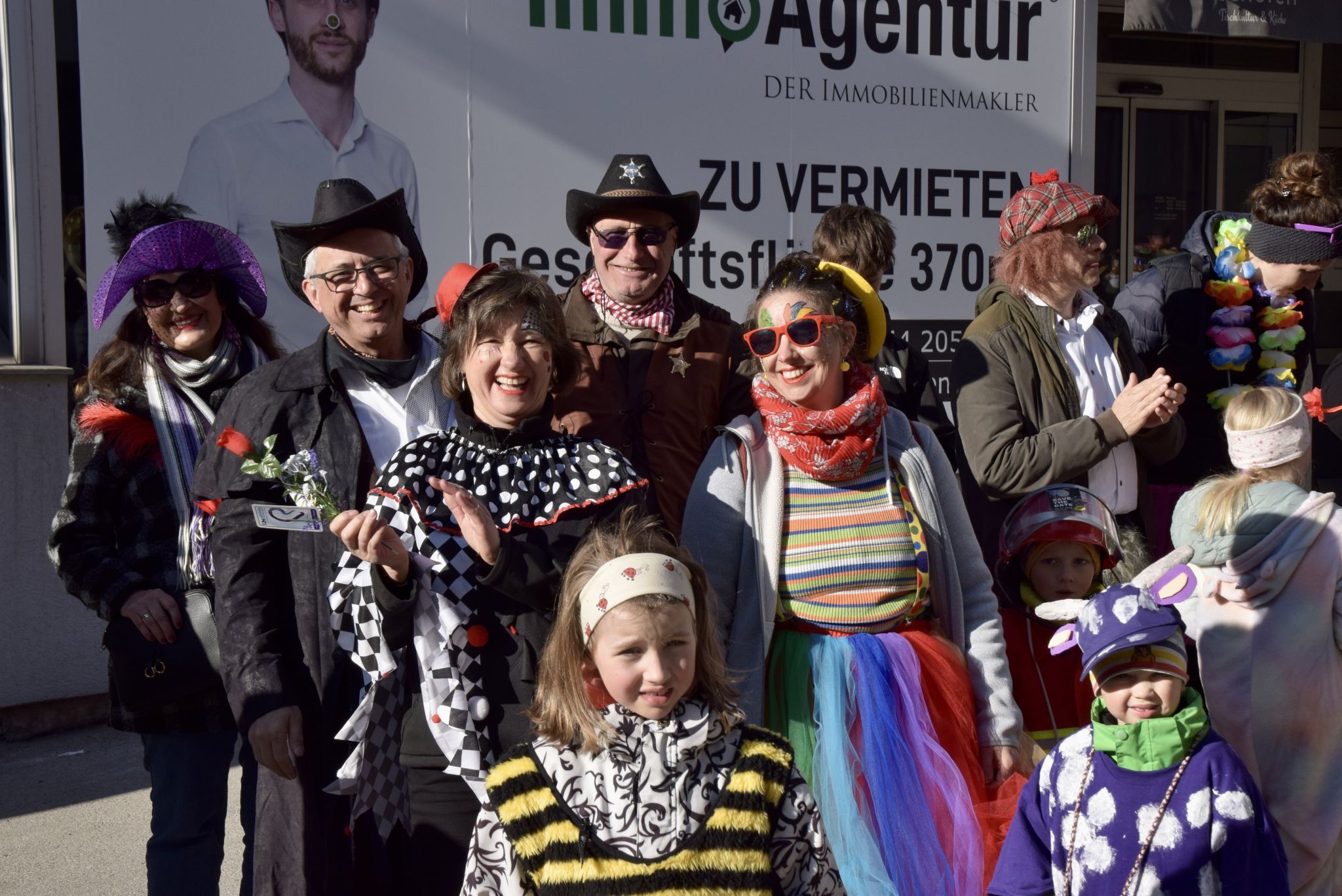Begeisterte Mäschgerle in der Bahnhofstraße
