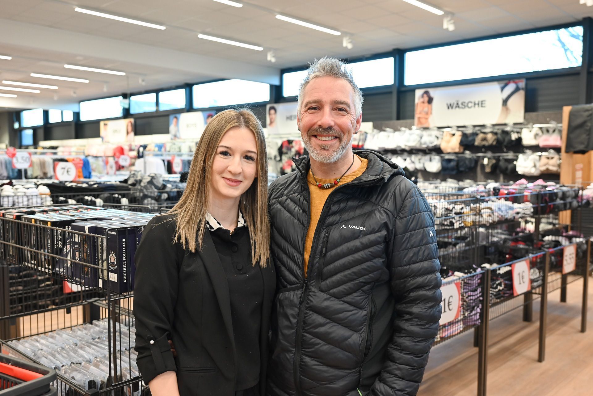 Ana Kosijer und Alexander Schranz am Tag vor der Eröffnung.