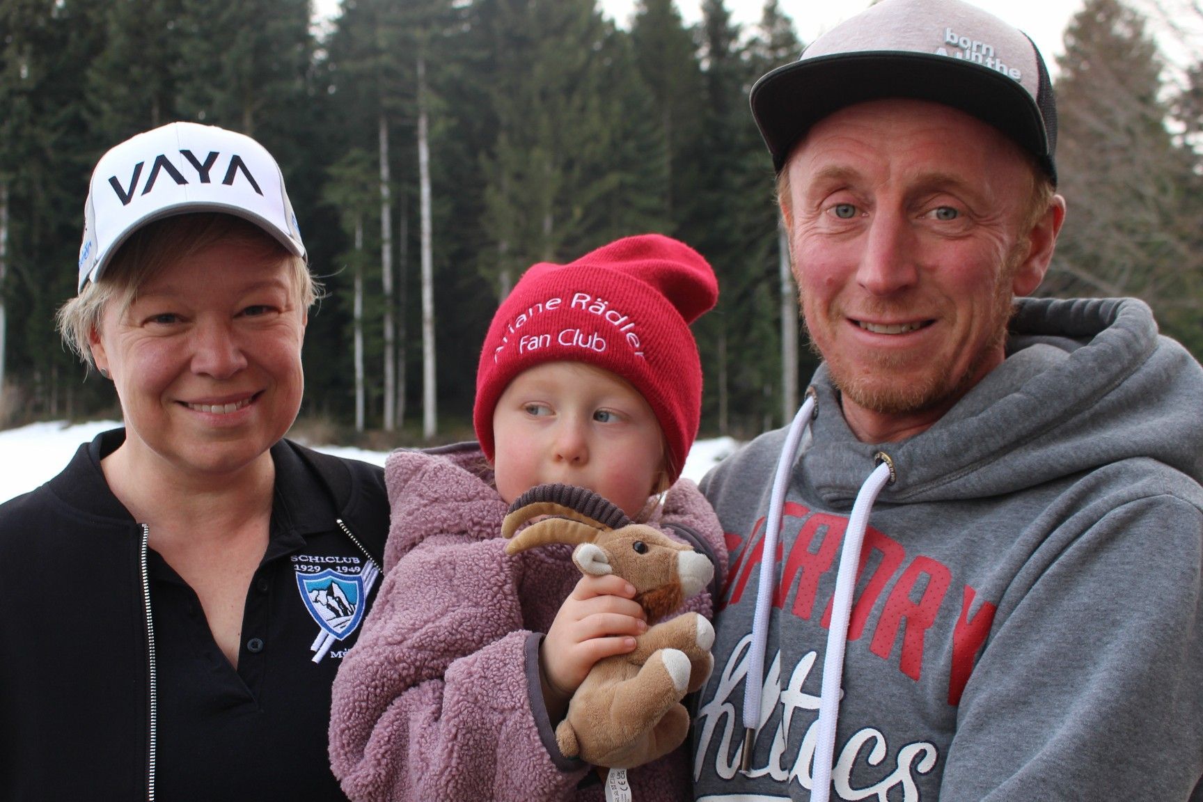 Groß und klein war nach der Sensation auf den Beinen . . .