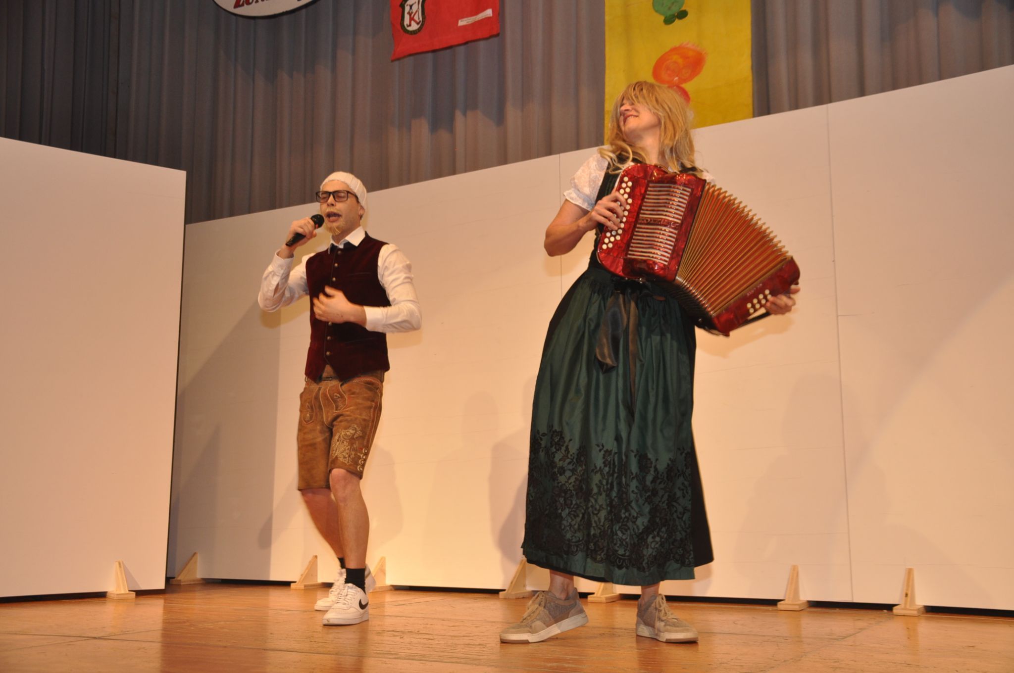 6.	DJ Ötzi mit Tochter