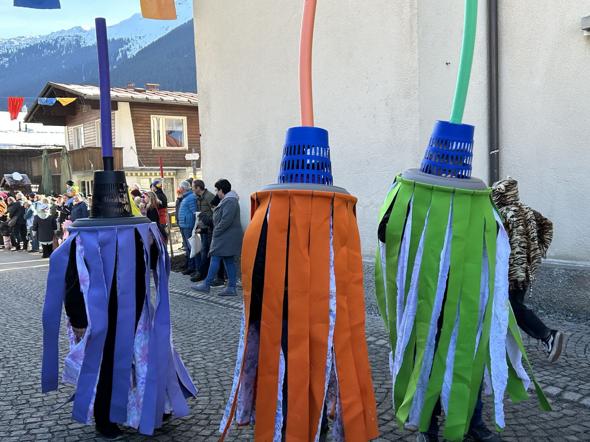 Die Wischmops sorgten für Sauberkeit auf der Straße
