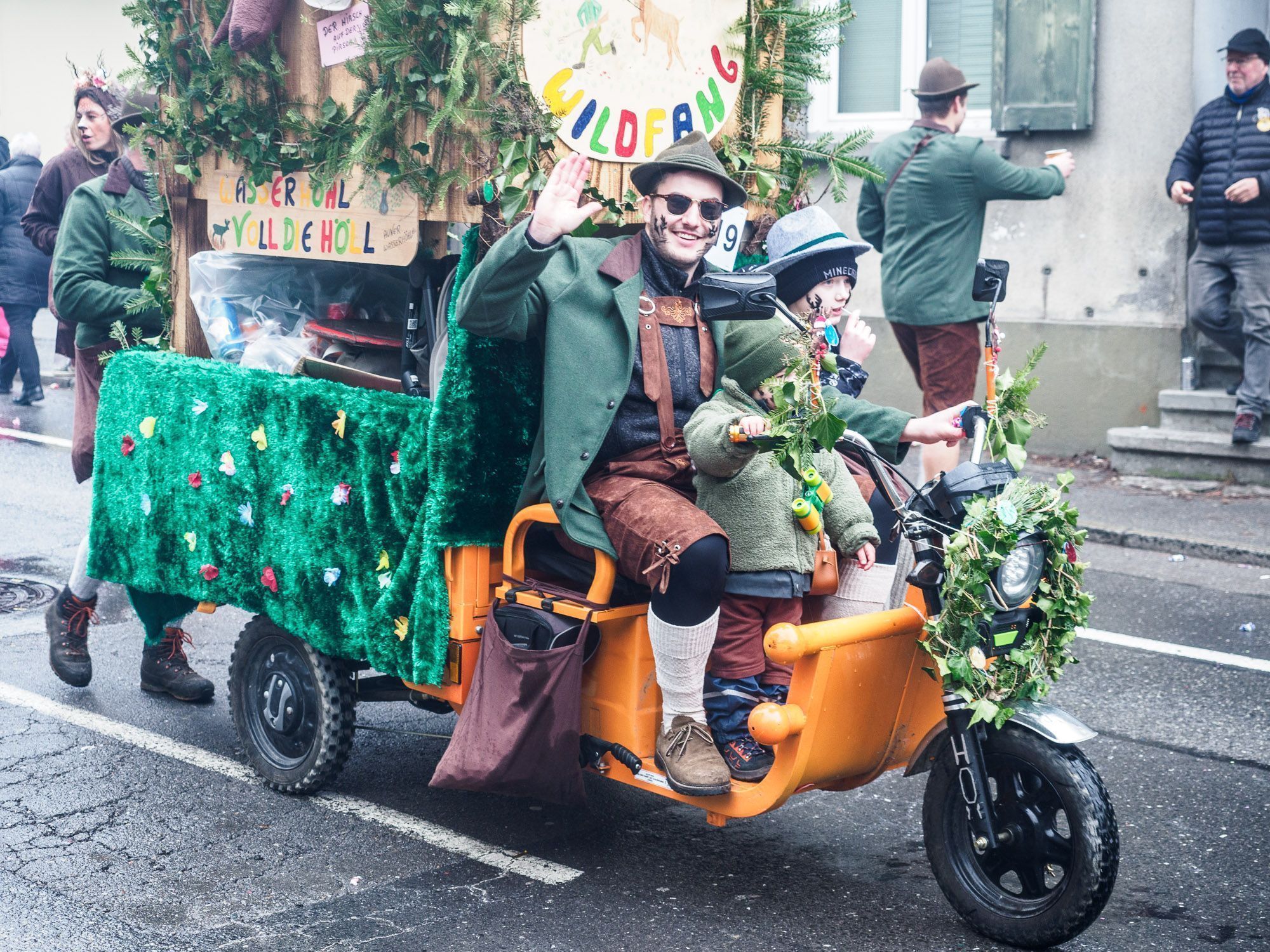 Götzner Fasnatumzug - Samstag 14. Februar (Bildergalerie)