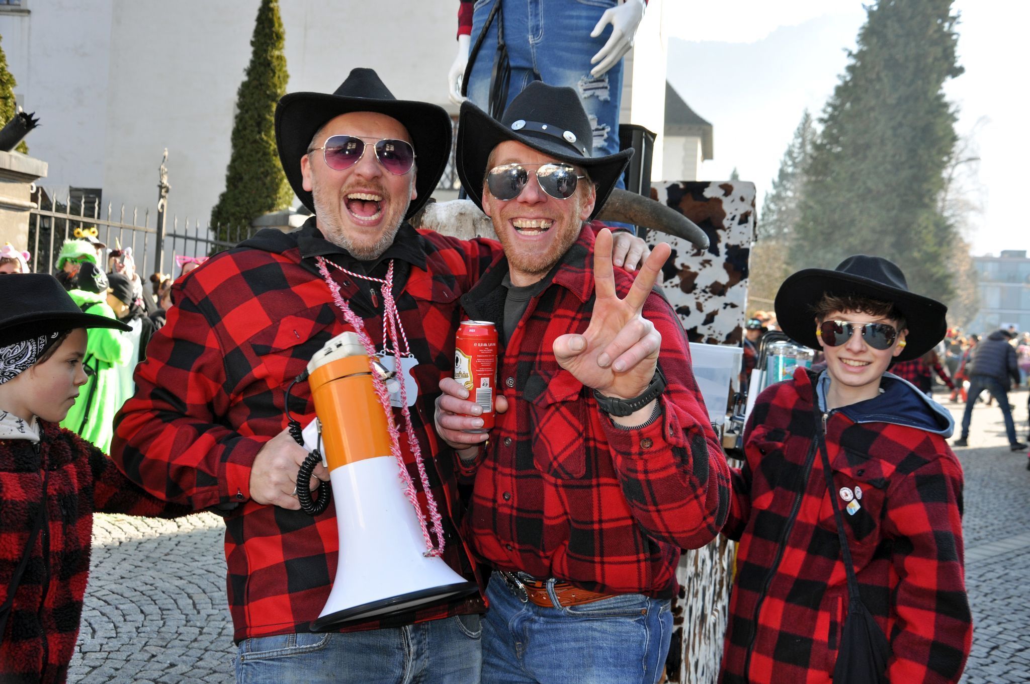 Bei bester Laune zogen die Faschingsgruppen durch Hohenems.