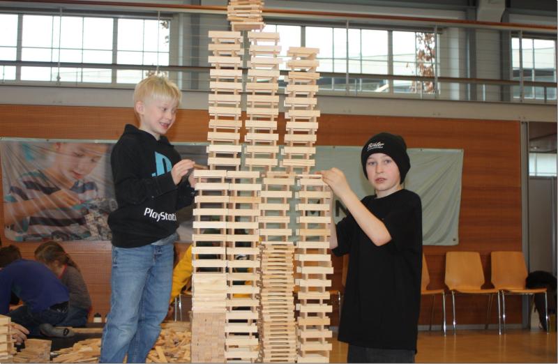 Meterhohe Bauträger konnten die Besucher bewundern. 
