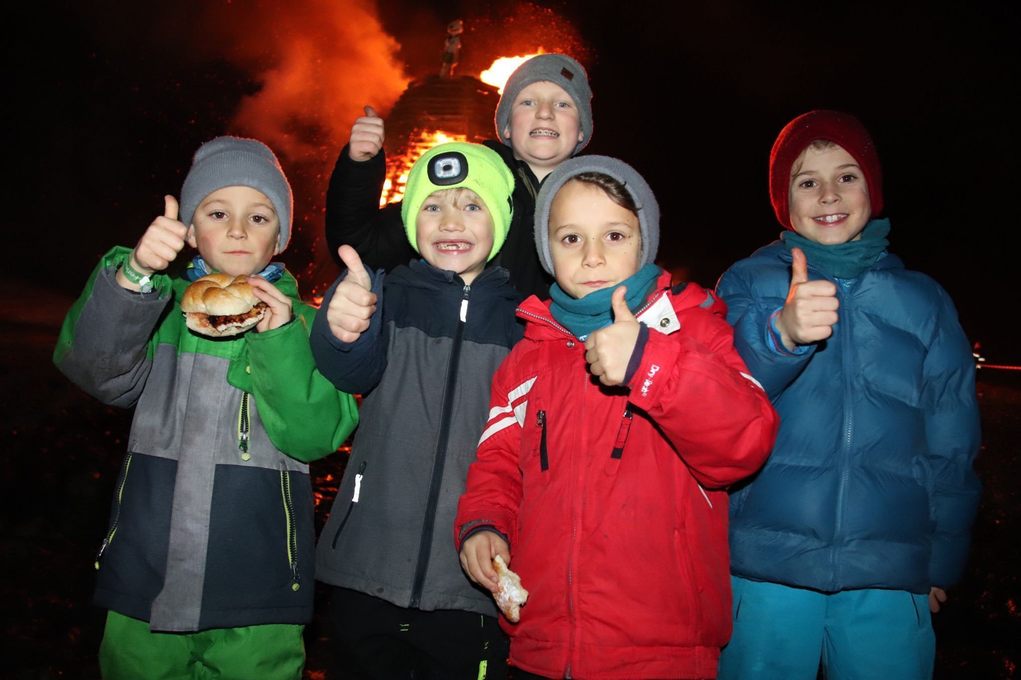 Die Kinder hatten sichtlich Spaß beim Funkenabbrennen. 
