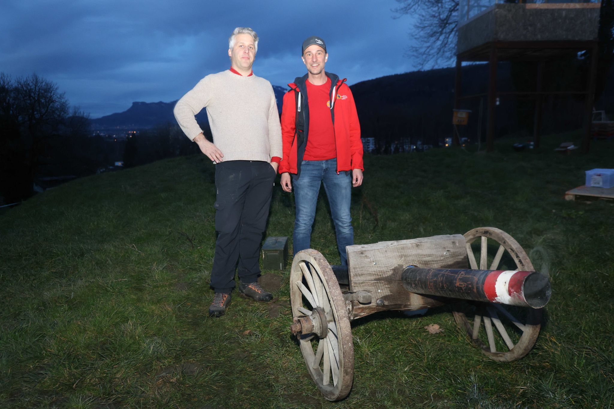 Daniel und Andreas mit der Karbidkanone.