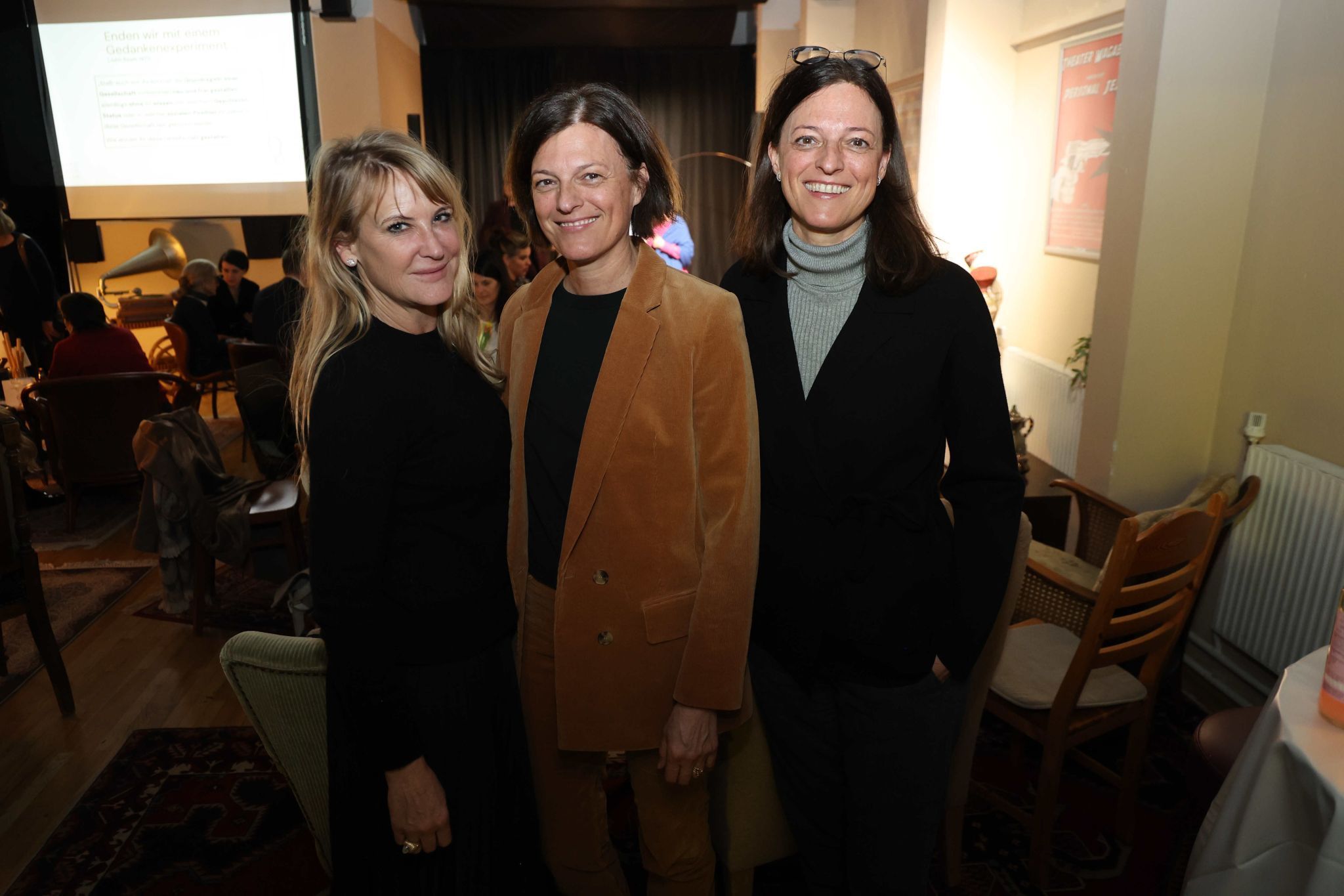 Natalie Zumtobel, Deutsch-Coach Eva Maria Thurnher und Ursula Lunardon.