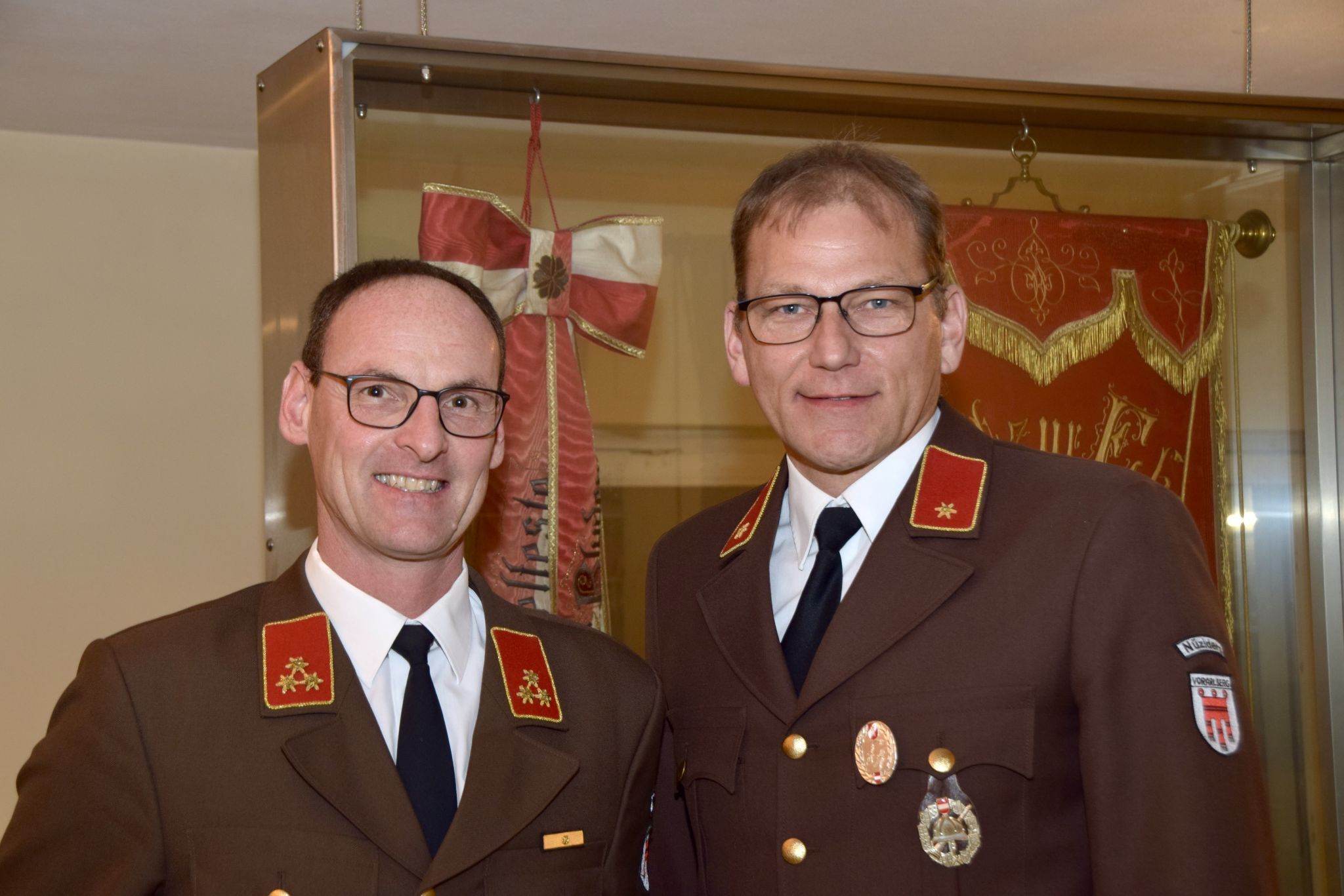Christoph Walser (ehemaliger Nüziger Feuerwehrkommandant) und Bertram Hrach.