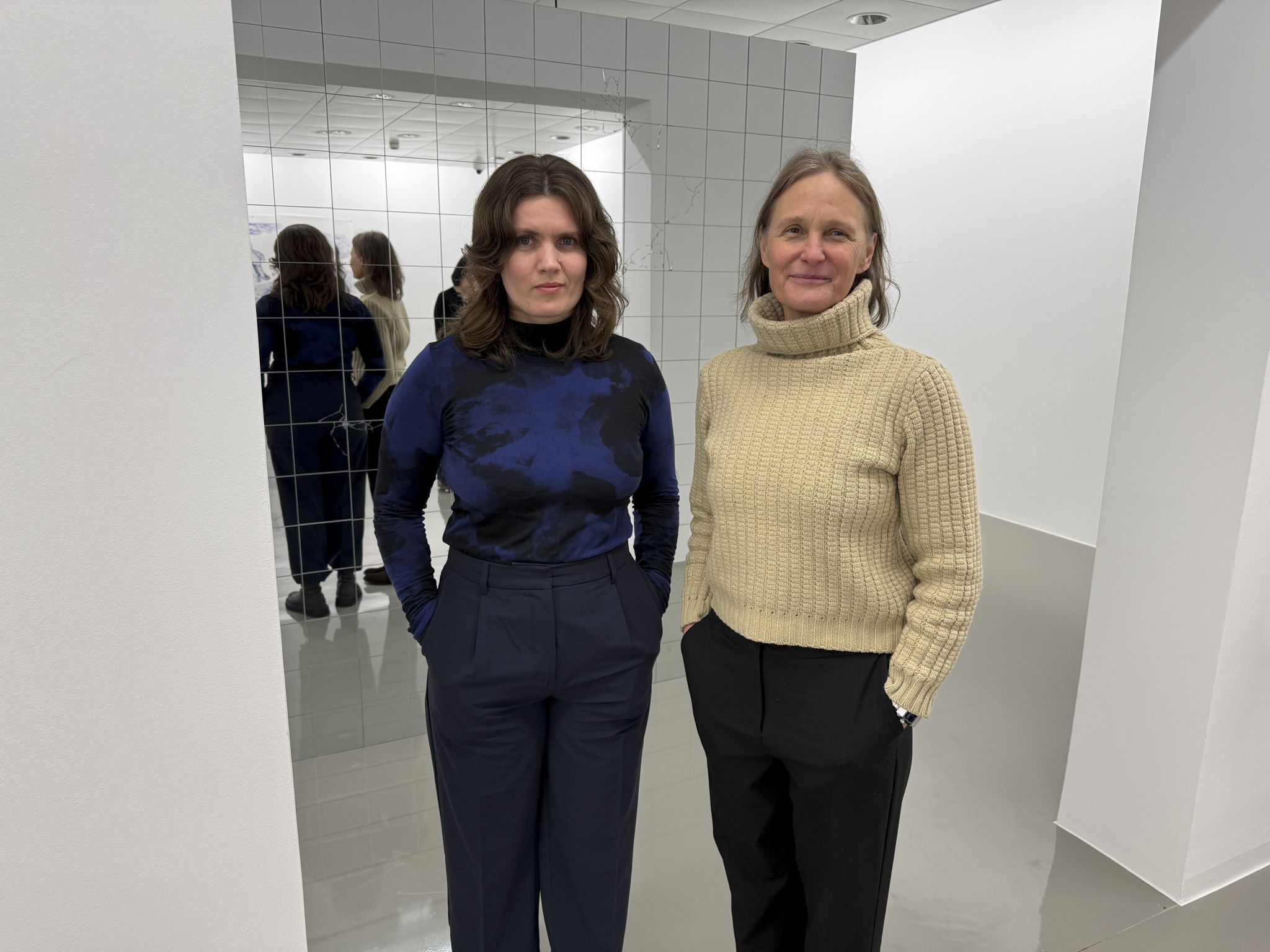 Kuratorin Anne Zühlke und Doris Piwonka