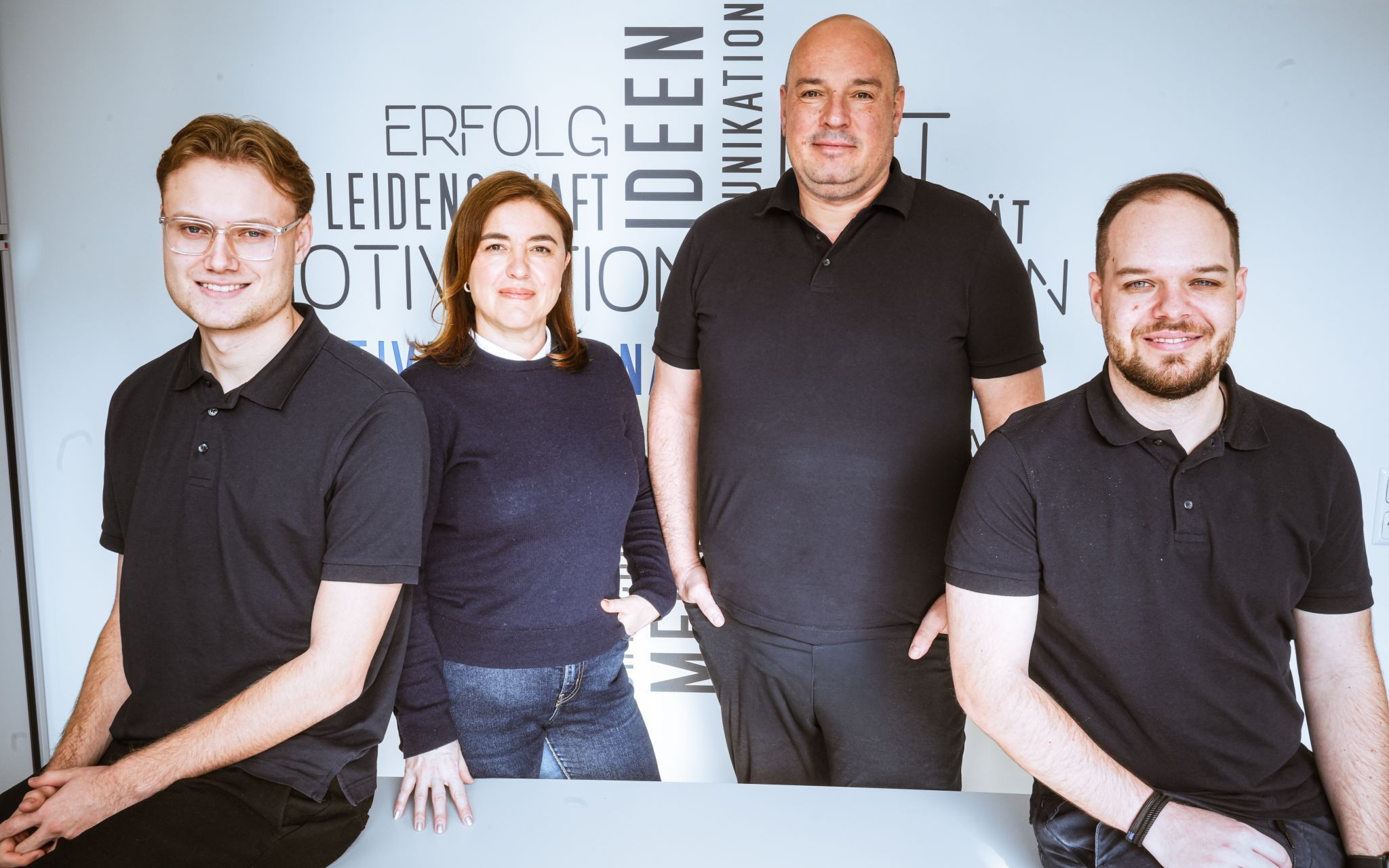Nail Kuscu (2. v. r.) und sein Team haben es sich zur Aufgabe gemacht, Arbeitgeber und Arbeitnehmer zusammenzuführen. (Foto: Aktiva Personalmanagement)