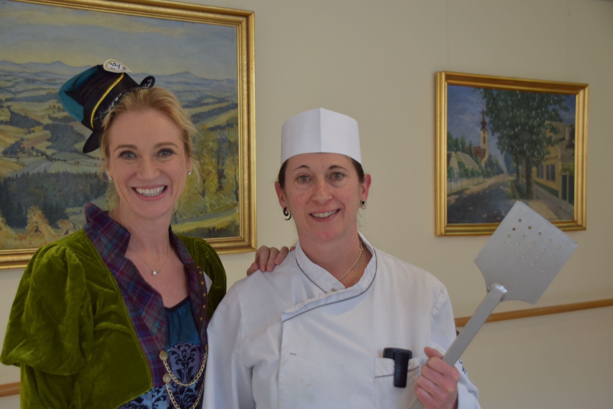 Helga Sartori und Julia Peter