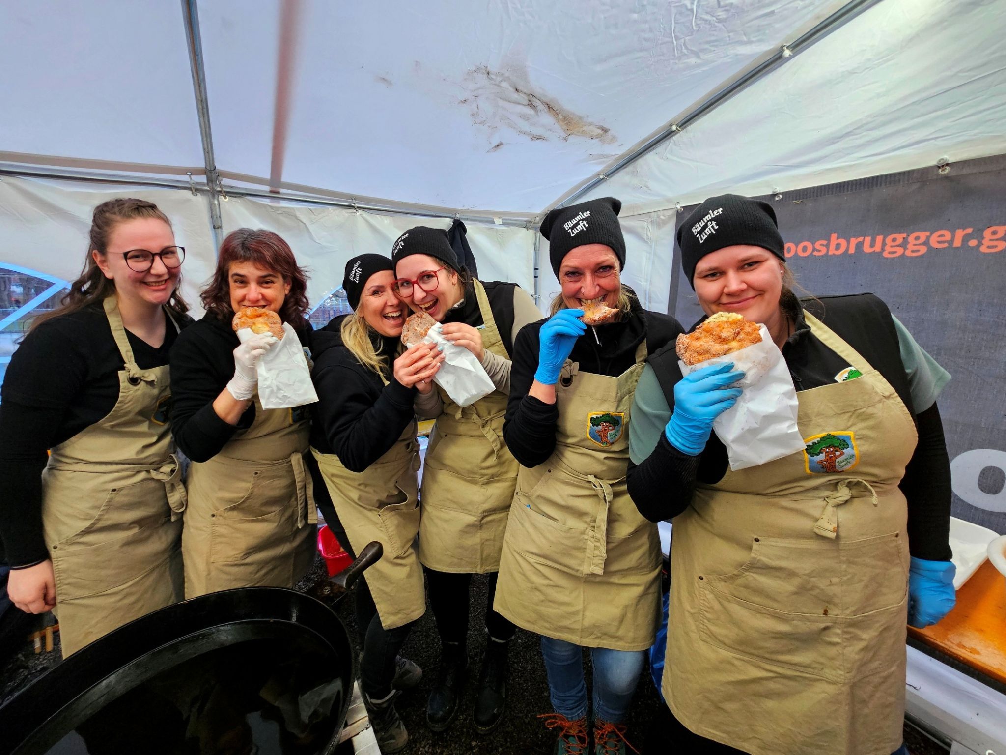 Das fleißige Bömler-Frauen-Team produzierte hunderte hausgemachte spezielle Bömler Funka-Küchle.