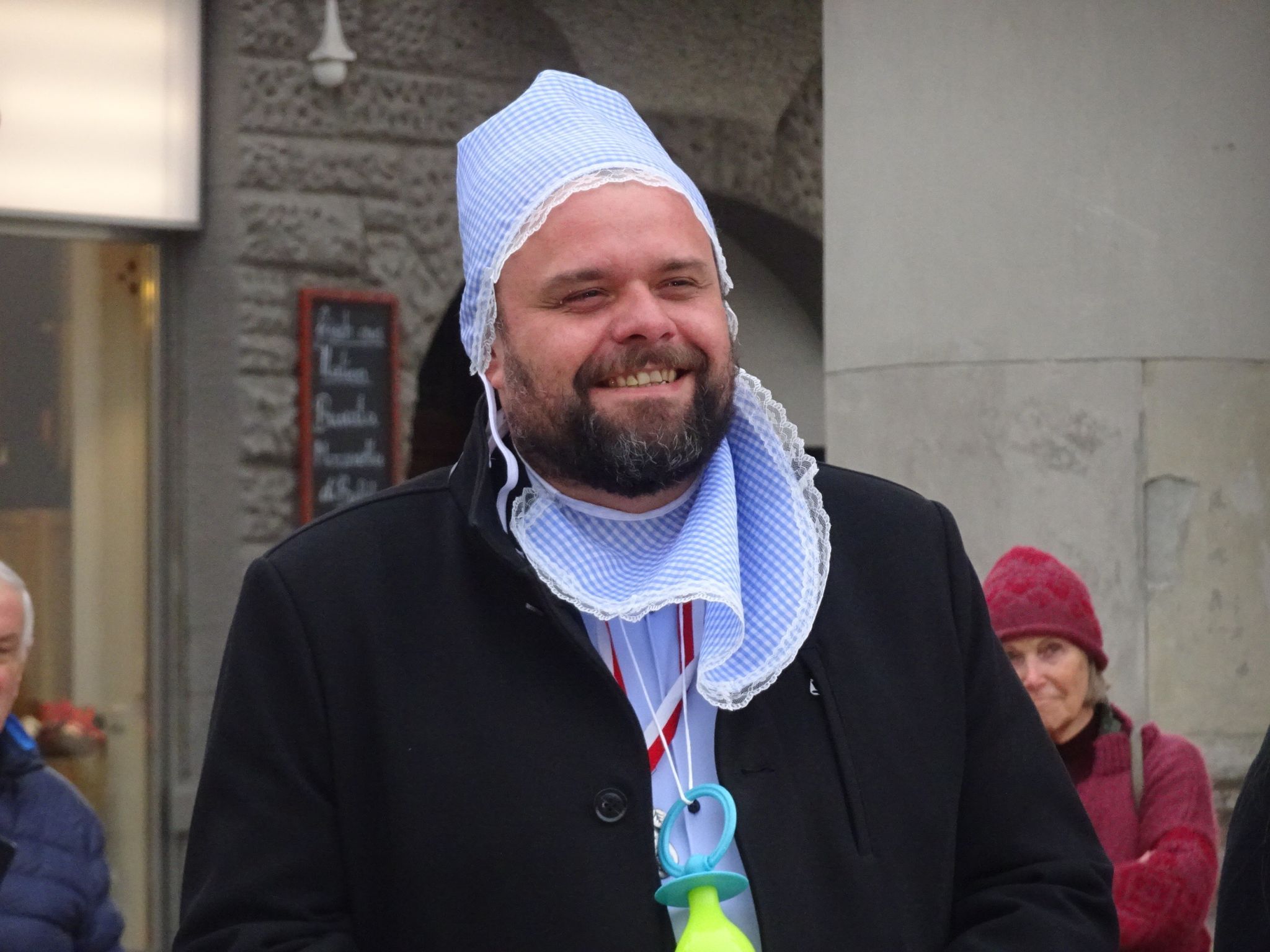 Bürgermeister Markus Fäßler überstand seine Fasnat-Premiere mit viel Humor.