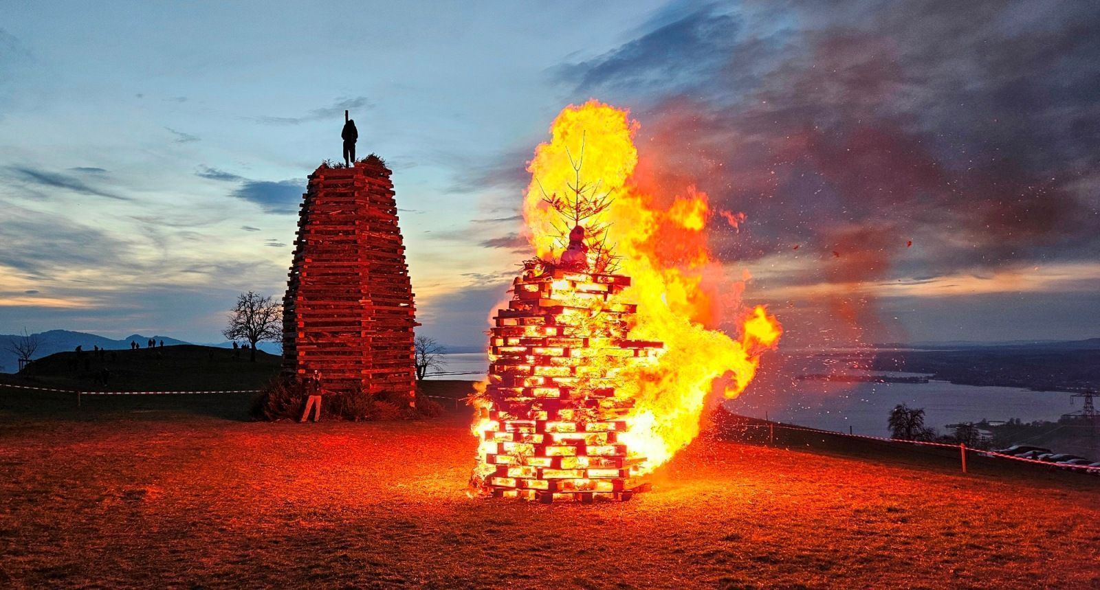 Am Funkensonntag lädt die Berger Funkenzunft zum Funkenplatz am Buchenberg. Um 18.30 Uhr beginnt das Programm mit dem Kinderfunken, um 19 Uhr wird dann der prächtige, traditionelle große Funken angezündet. 