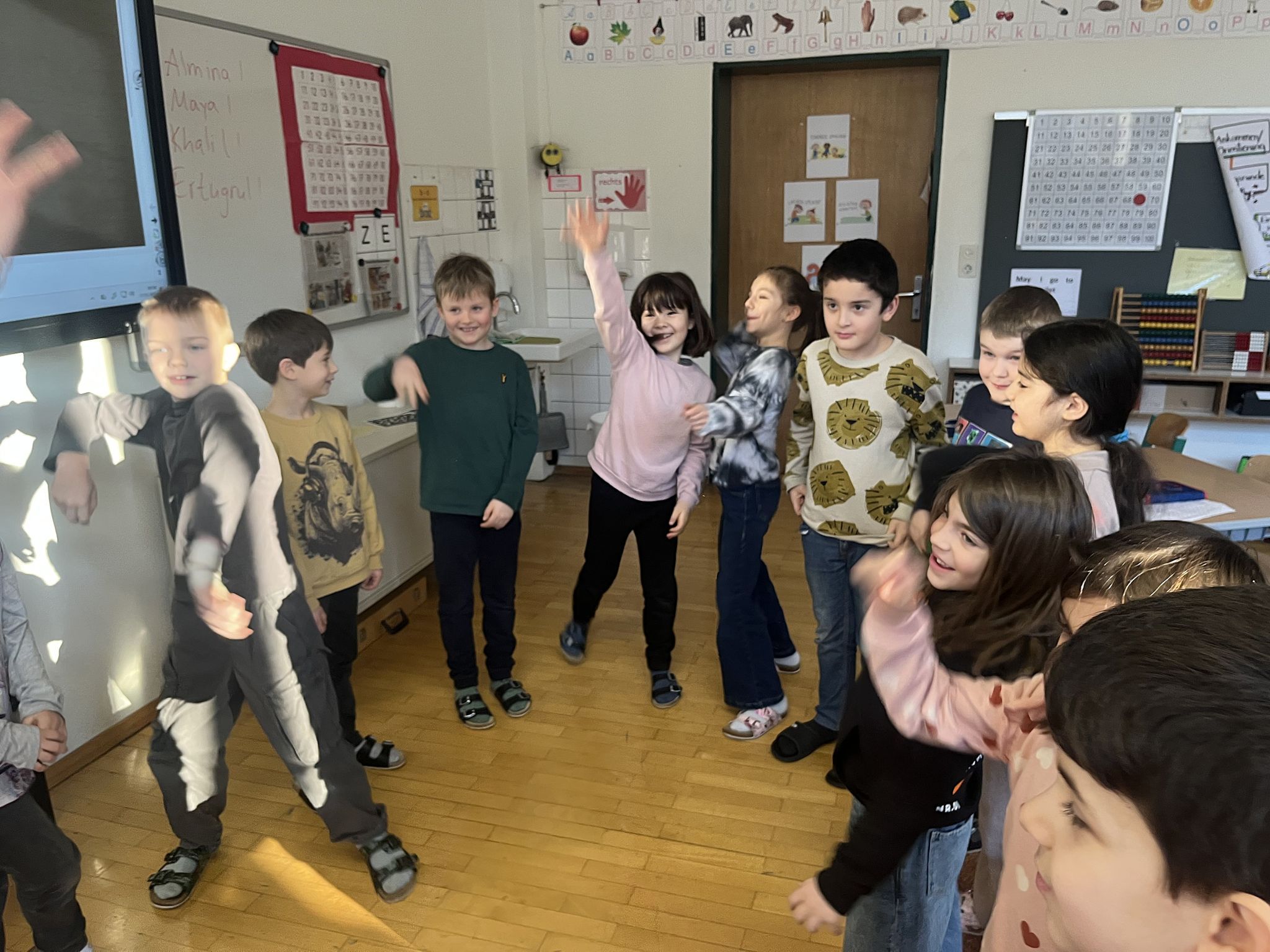 Die Kinder waren mit Begeisterung dabei und beteiligten sich an der Diskussion. 