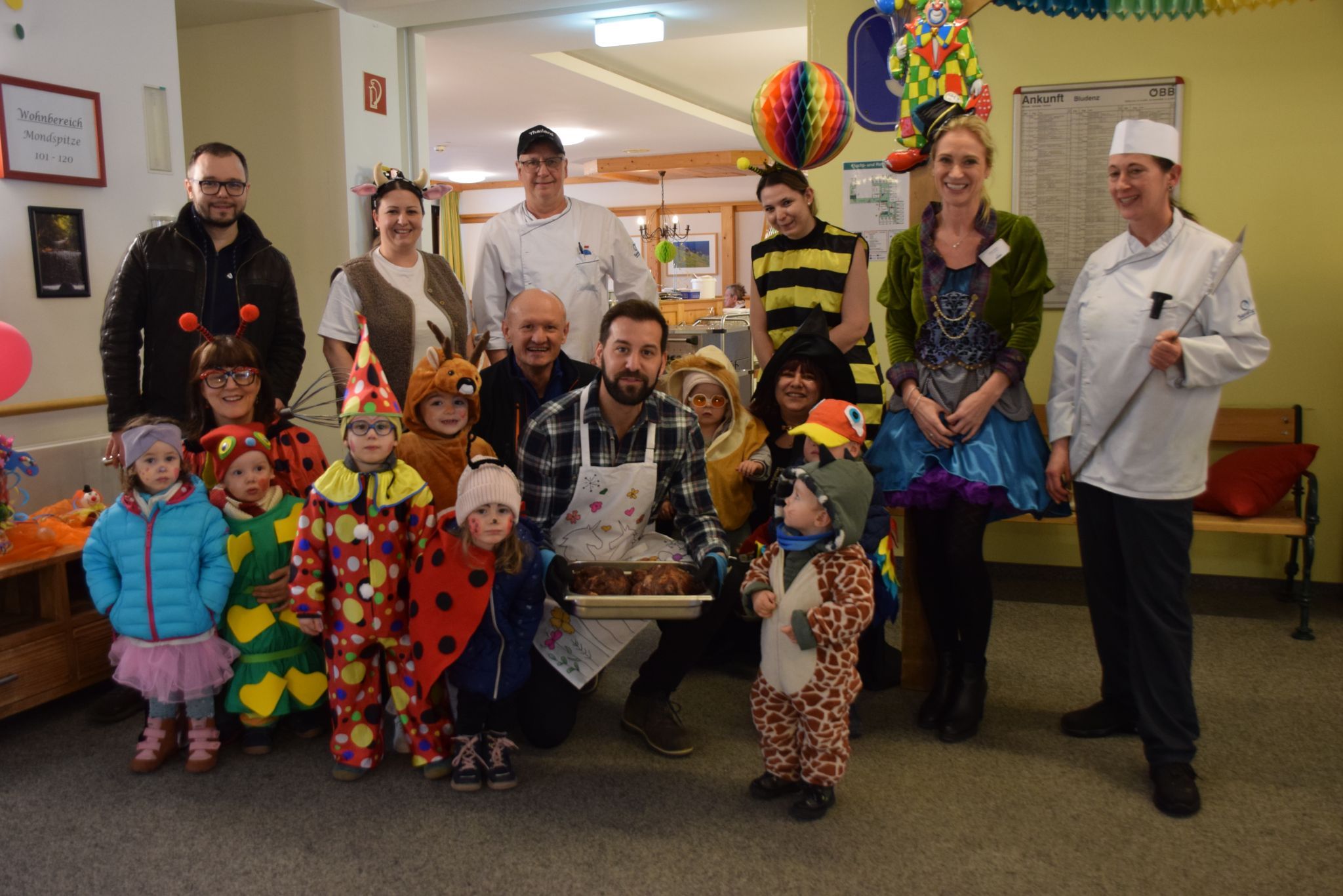 Bgm. Simon Tschann, Stadträte Andreas Fritz-Wachter, Joachim Weixlbaumer und SeneCura-Personal