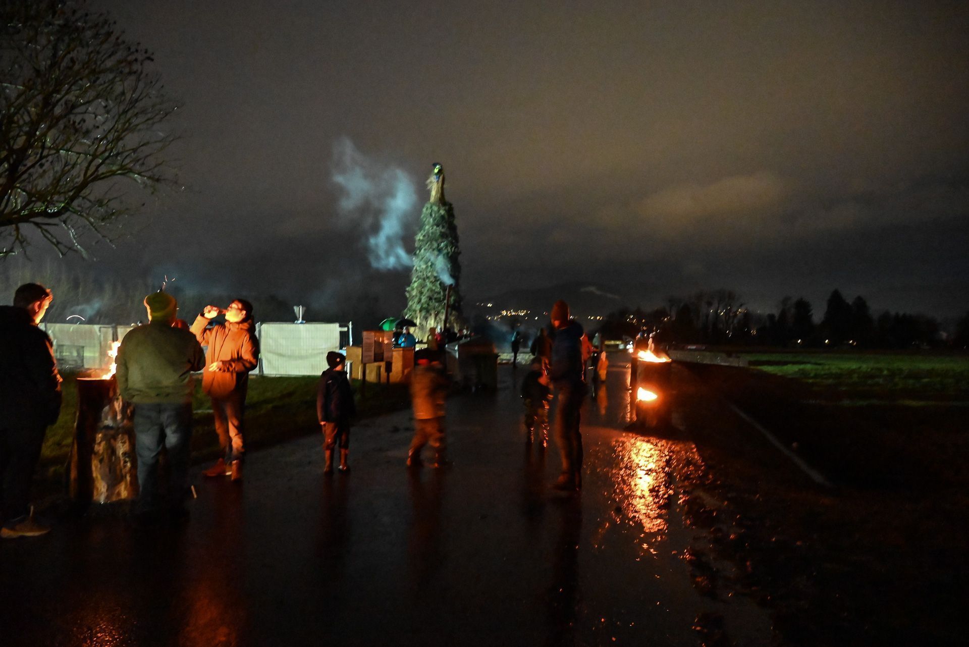 Hoch oben thronte die Hexe.